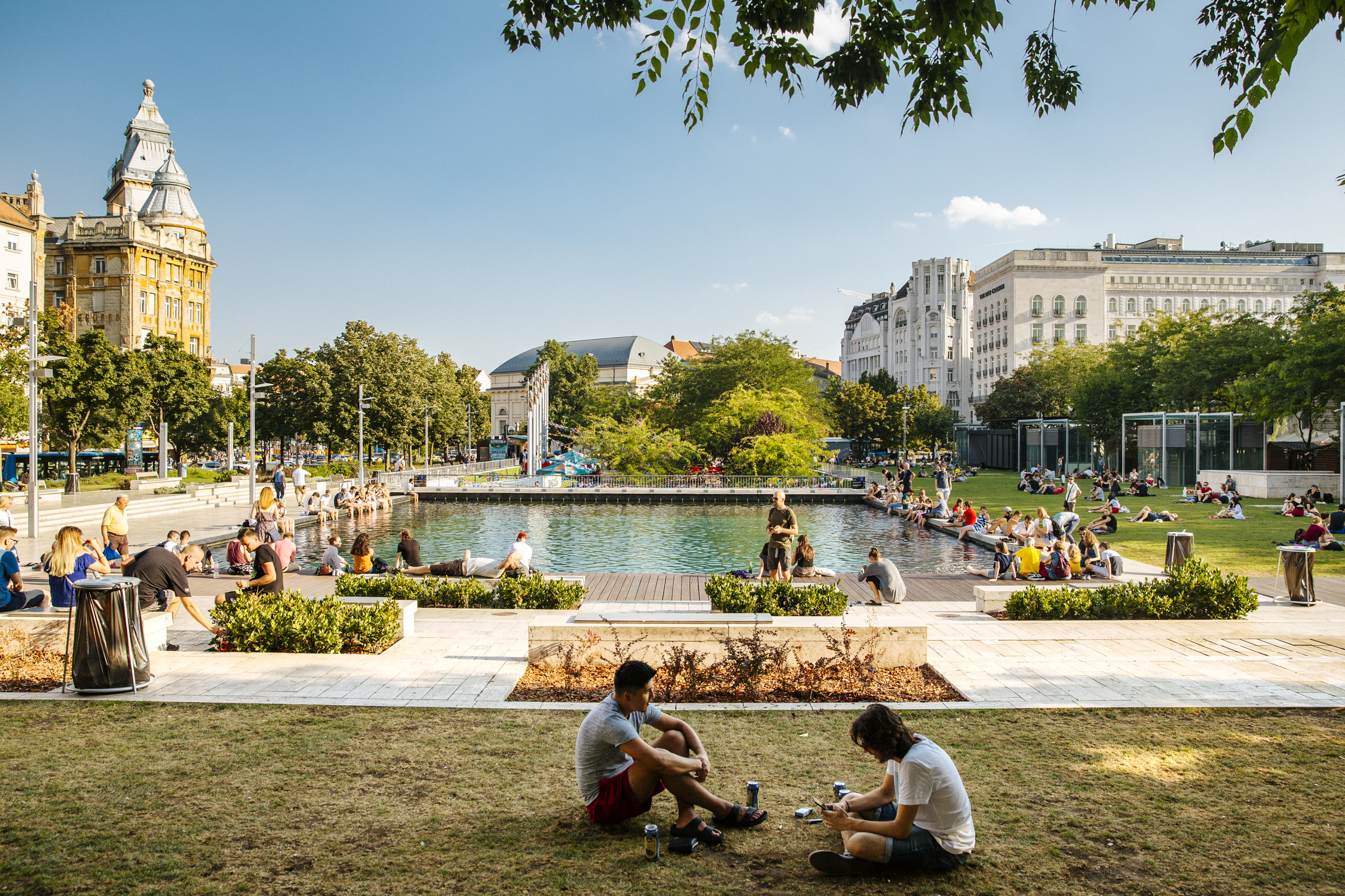 Erzsébet tér: temető, piac, buszpályaudvar is volt a legnépszerűbb városi zöldplacc helyén