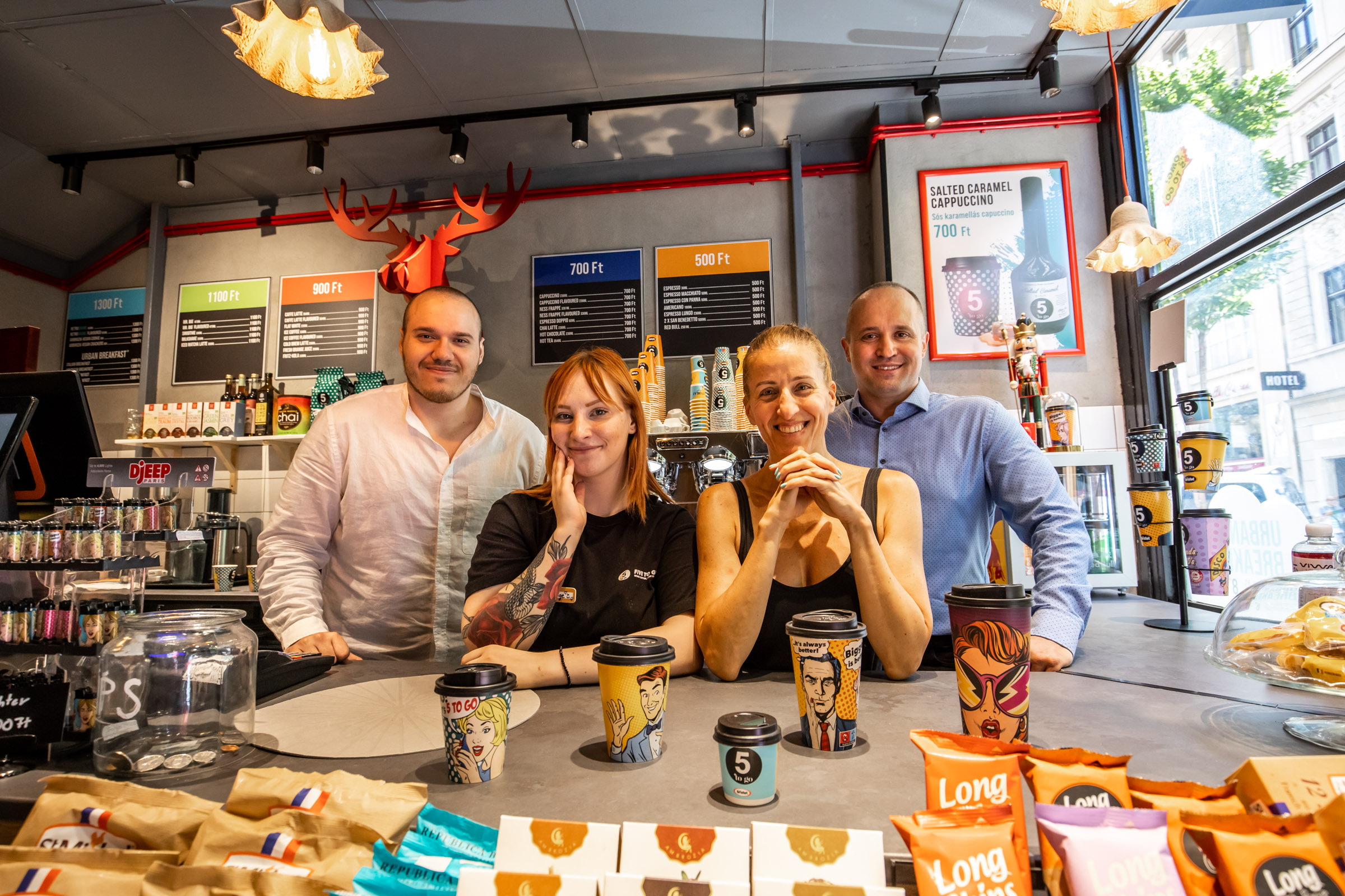 Helló, 5 to go – Megnyitotta első budapesti üzletét a más országokban már közkedvelt kávézólánc