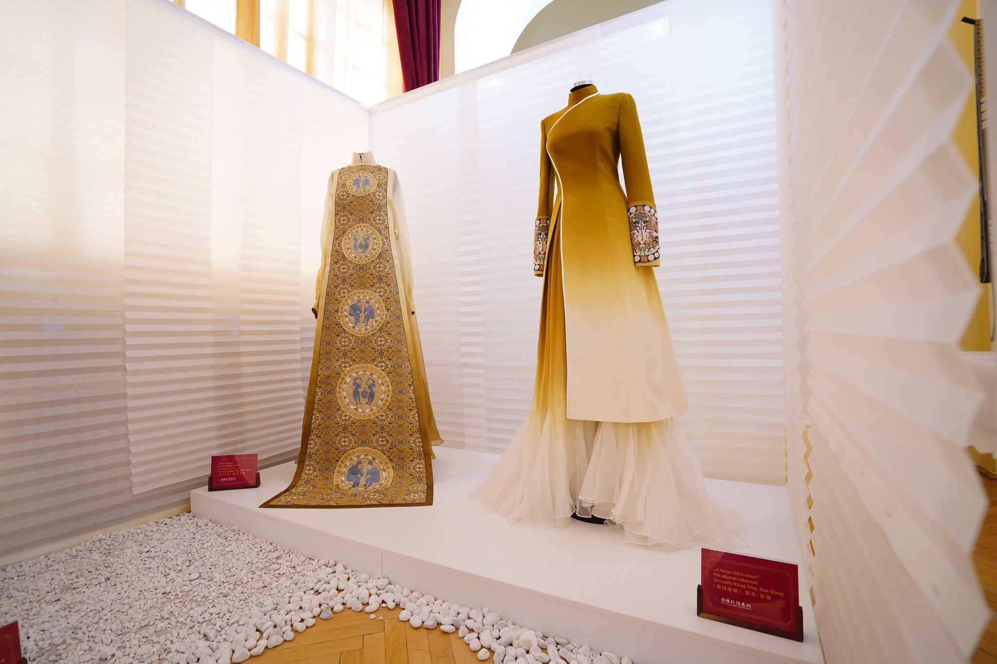 Csodás öltözetekkel tárja elénk a selyemút gazdagságát a Mezőgazdasági Múzeum új kiállítása
