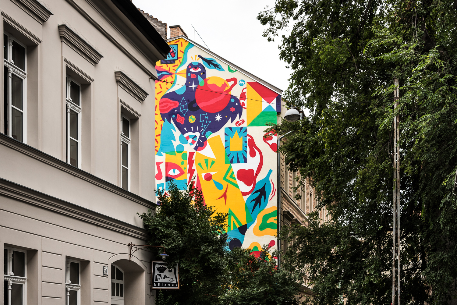 Ismét bevette a street art a Kazinczy utcát