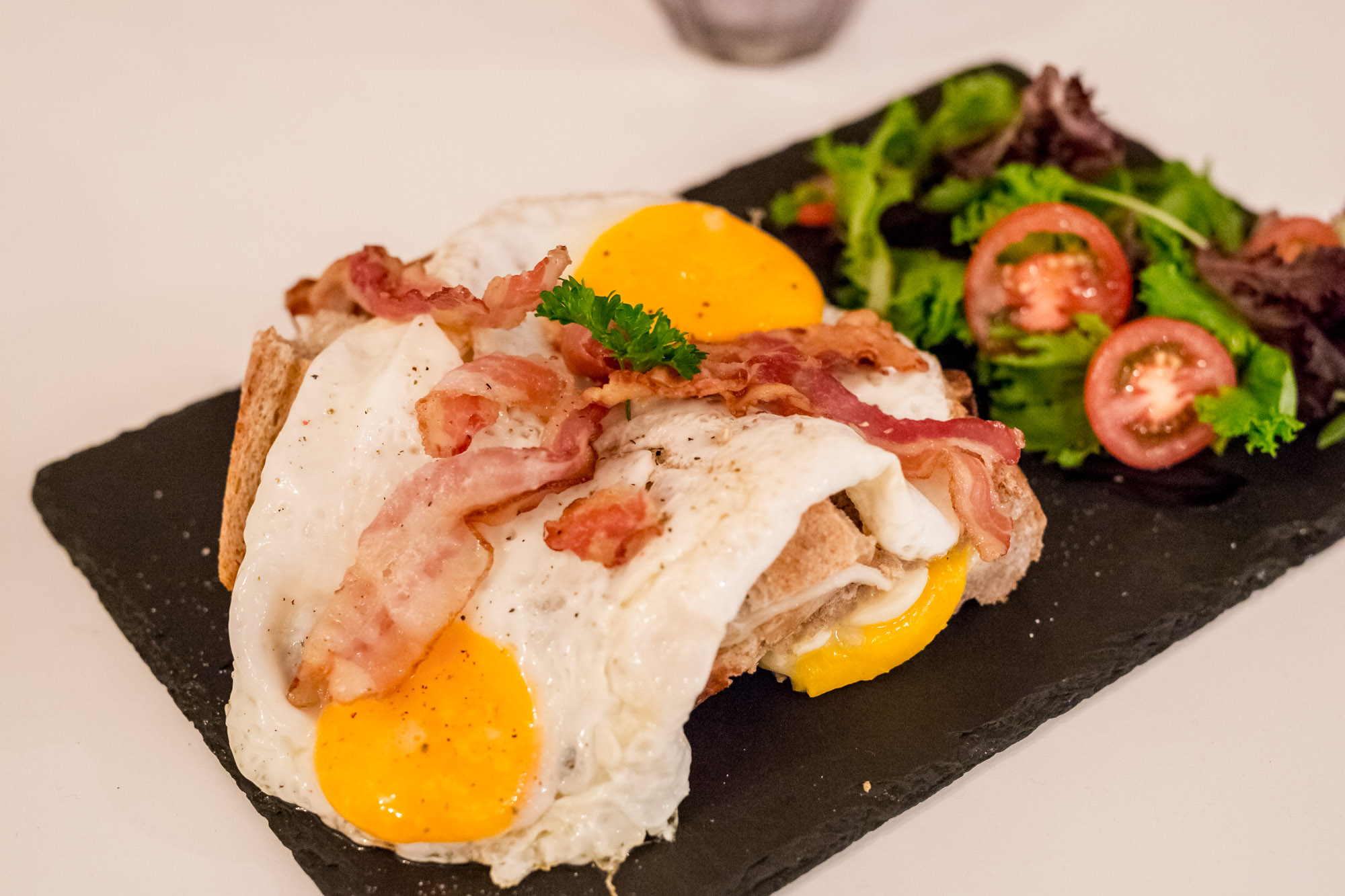 Megbízható reggeliző a Krúdy utcában – Luft Cafe & Bar