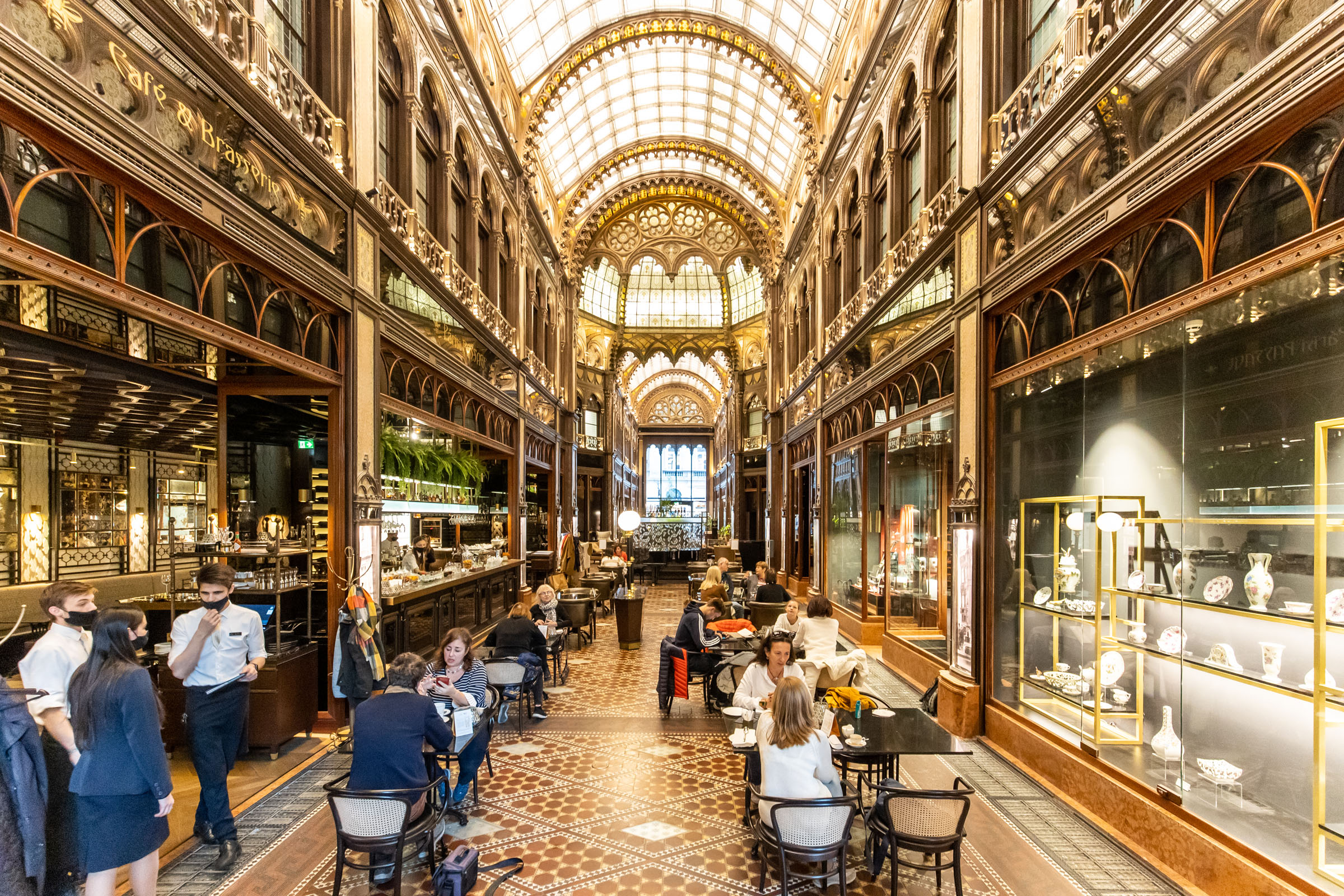Európa leghíresebb aranyműves-dinasztiája a Párisi Udvarban – Megnyílt a Fabergé márkaképviselete Budapesten