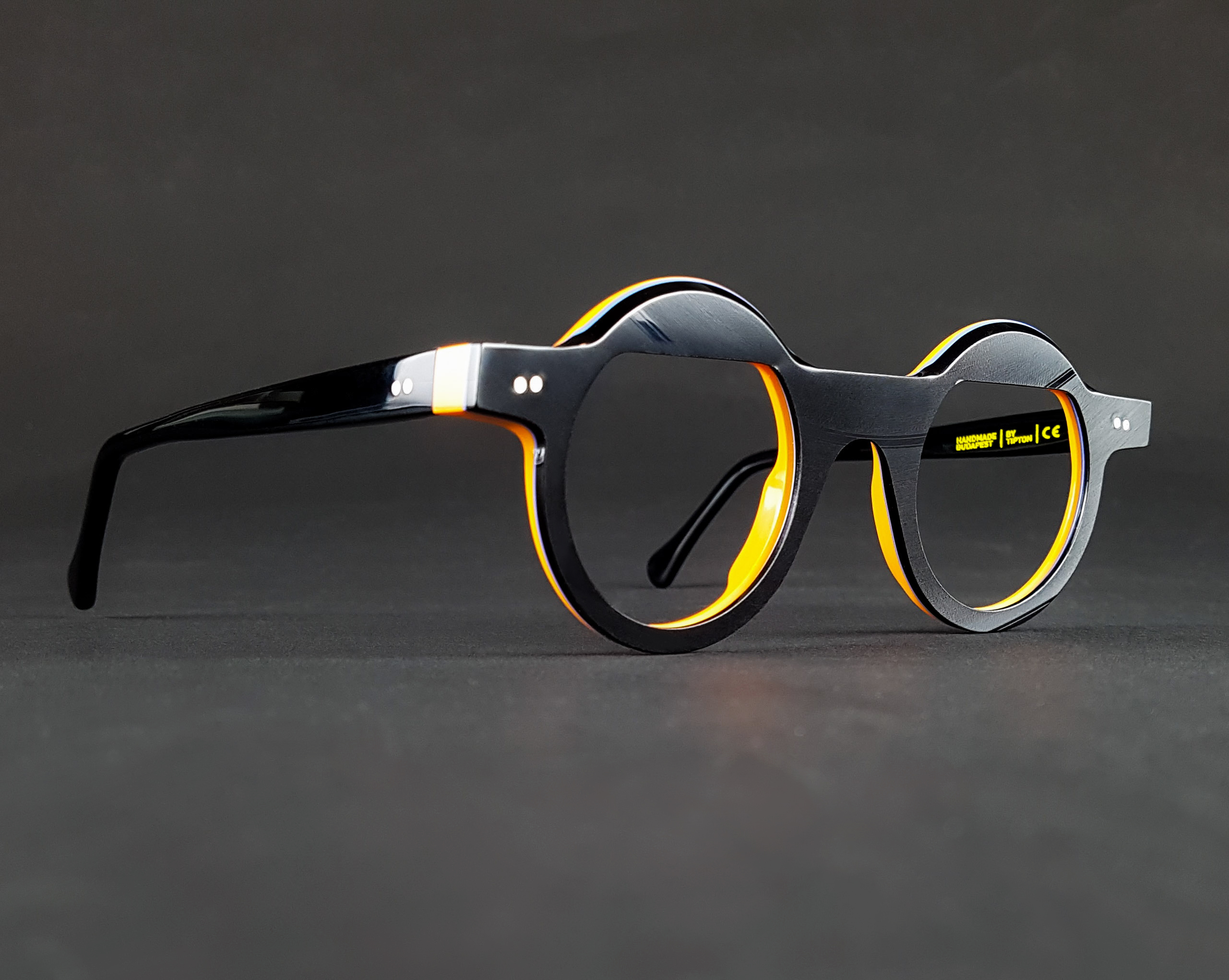 A Bauhaus 100. születésnapjára limitált szériás szemüvegkereteket tervezett a Tipton