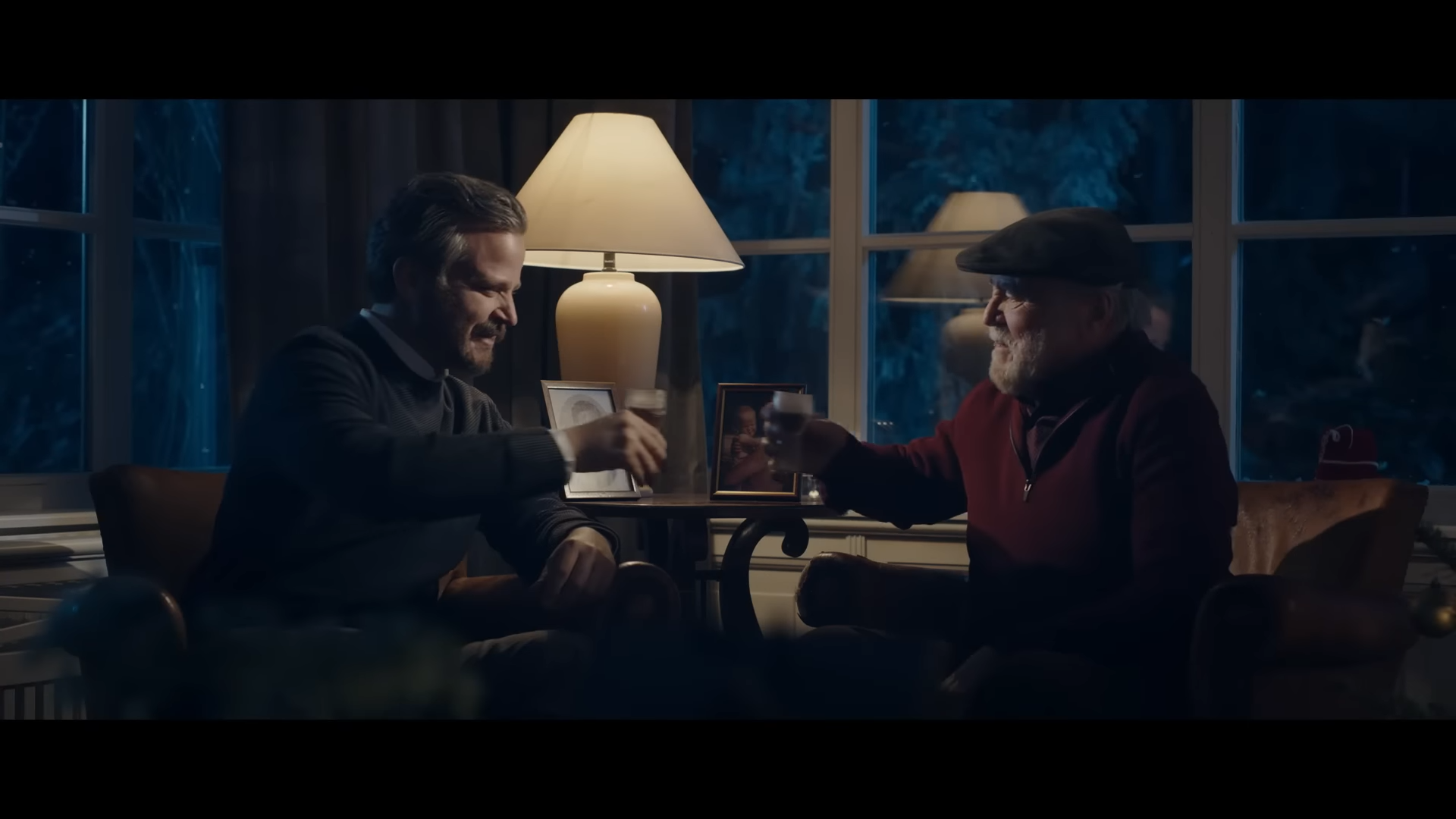 Megható karácsonyi kisfilmet készített az Unicum Haumann Péterrel és fiával