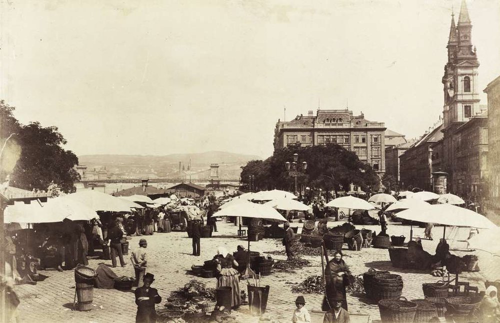 A Hal téren halat árultak, az Eskü téren lacikonyháztak – ilyenek voltak a régi Pest piacai