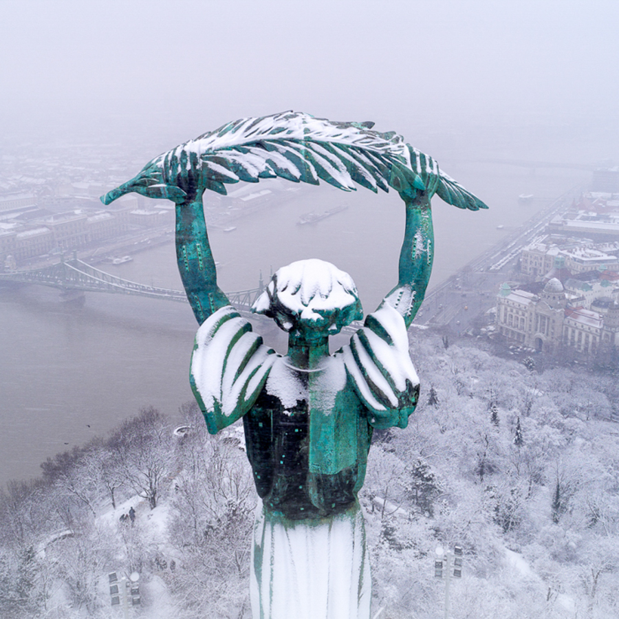 Budapest fantasy: Lang Nándor ködben úszó, misztikus képei a fővárosról
