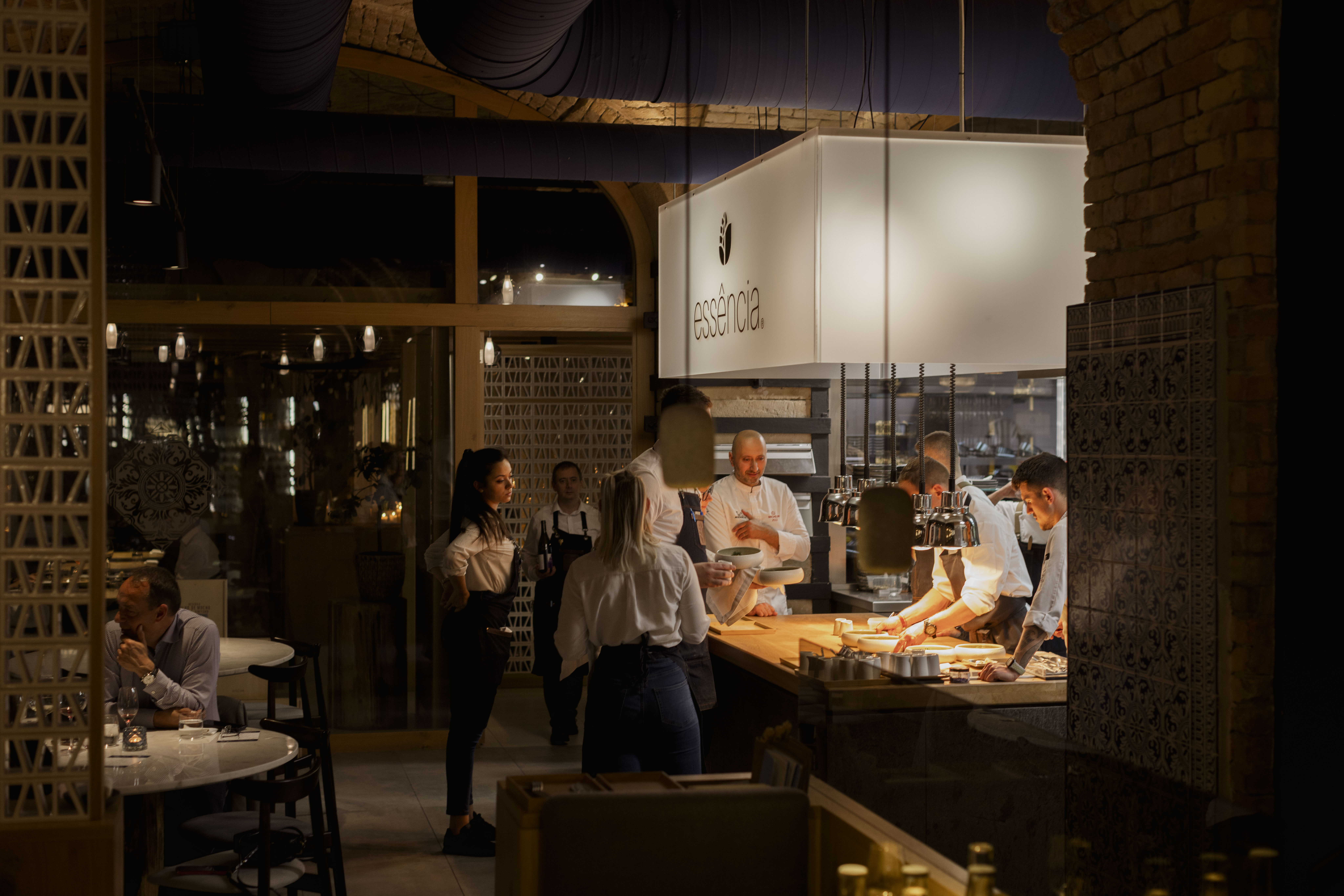 Balaton, Budapest és Lisszabon összebútorozott – Kétkezes vacsora az Essência Restaurantban