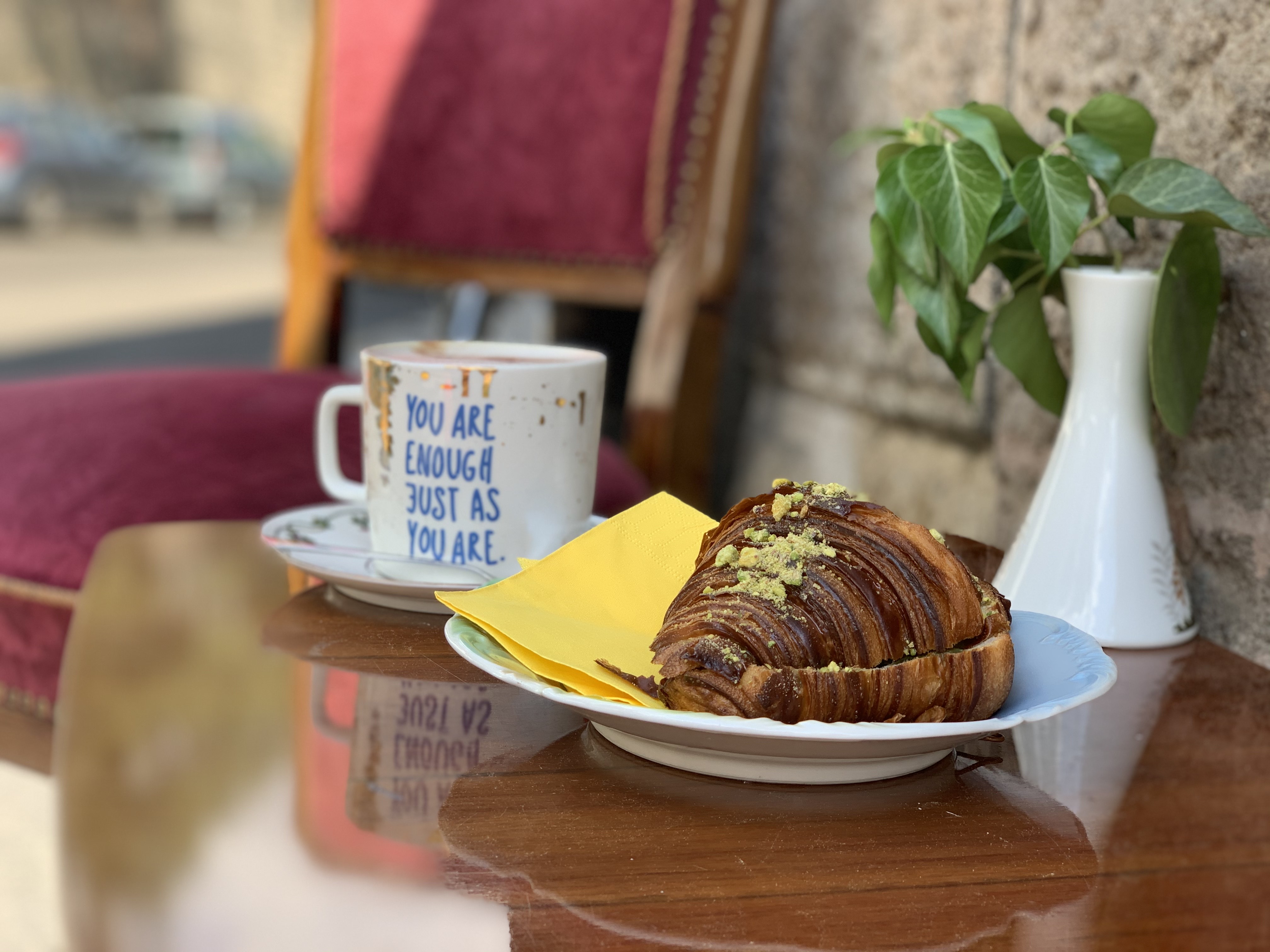Habos kávé és skandináv péksüti a Várban – By Beans kávéval és Freyja croissant-nal újít a NOS