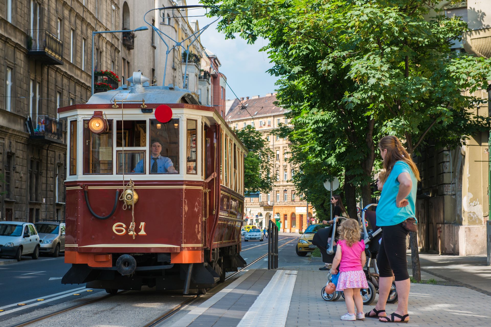 Jönnek a régi idők járművei – Május első hétvégéjén indul a nosztalgiaszezon a budapesti utcákon