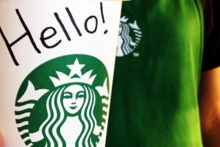 Magyar divattervezők a Starbucksnak terveznek