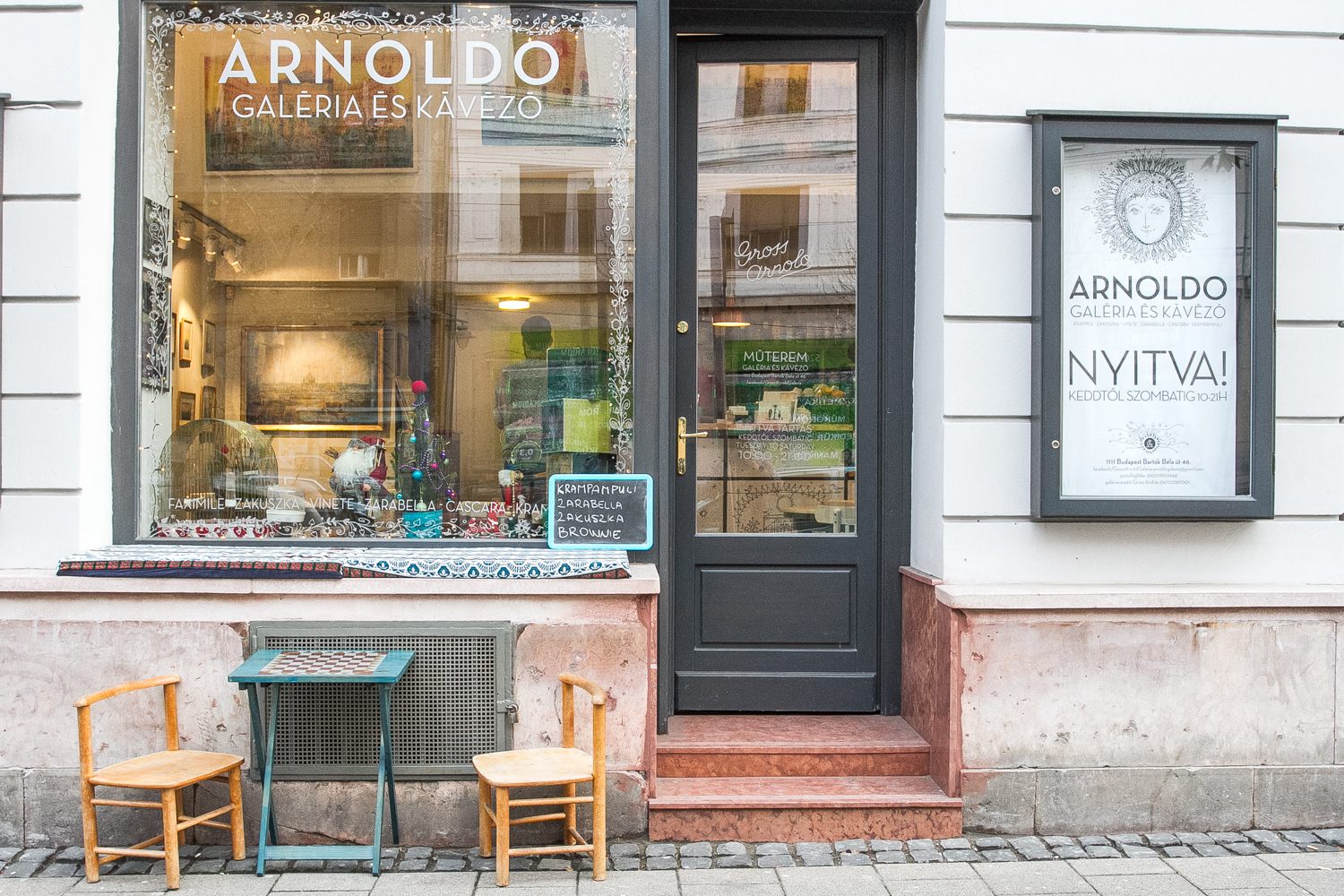 Arnoldo - egy rokonszenves galéria és kávézó a Bartókon