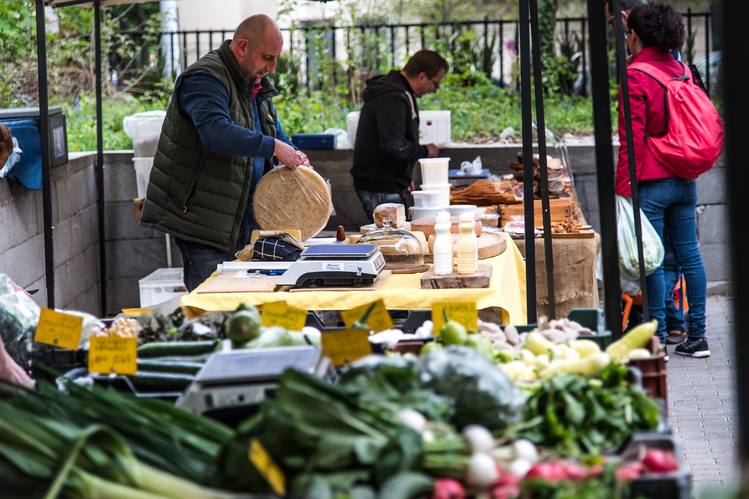 Minipiac nyílt egy budai kertben – Esti piac