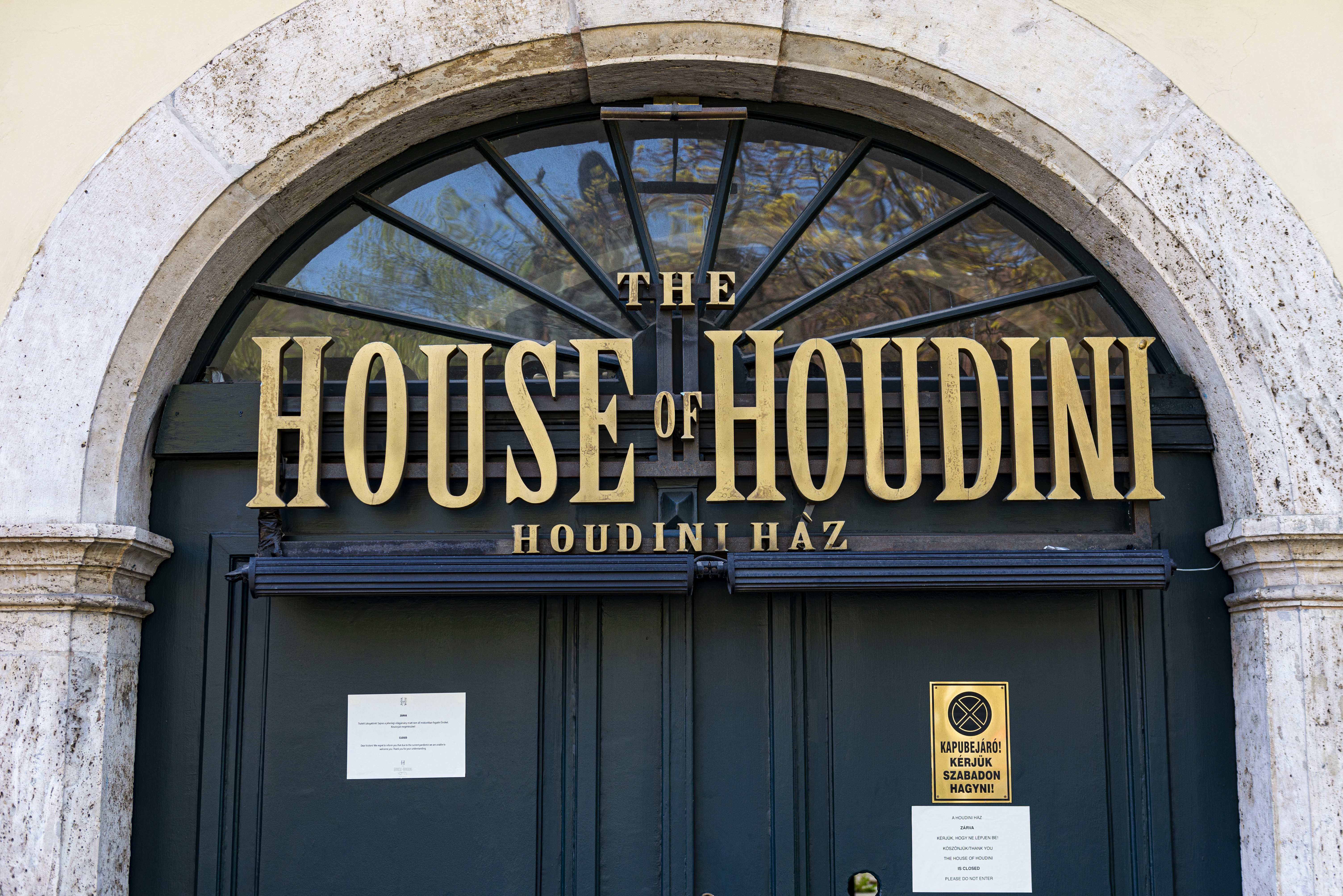 A világ legnagyobb szabadulóművészének budapesti emlékei – Harry Houdini