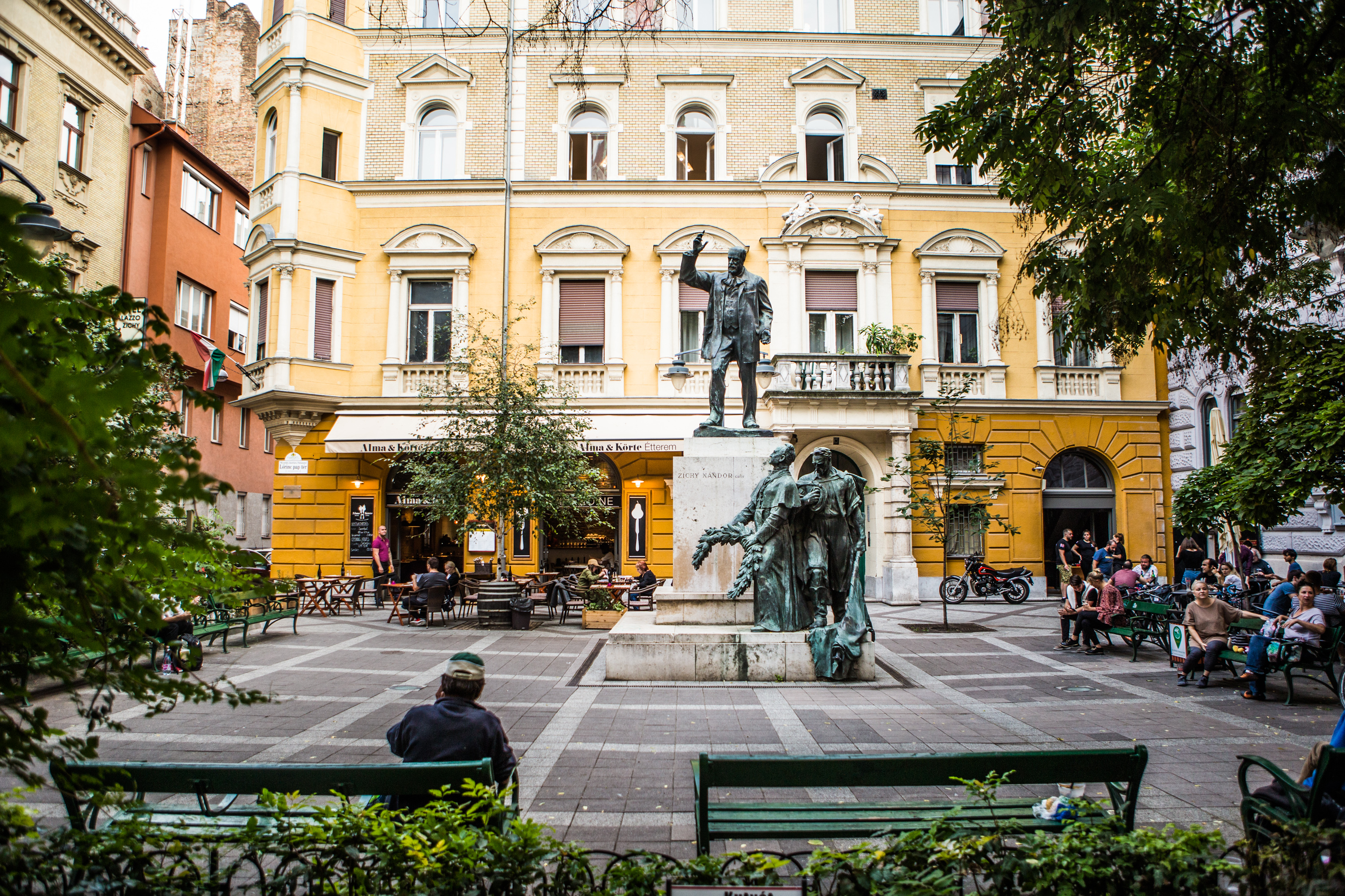 Kis tér nagy kihívásokkal – a Lőrinc pap tér története