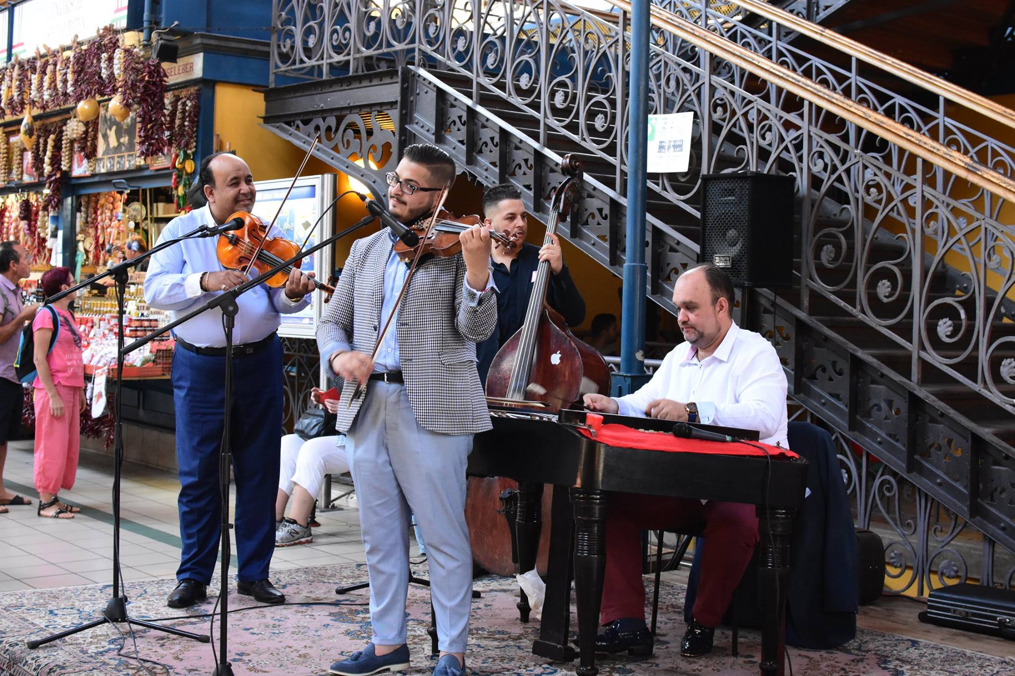 Minikoncertek a város ikonikus helyszínein – elkezdődött a Zenélő Budapest