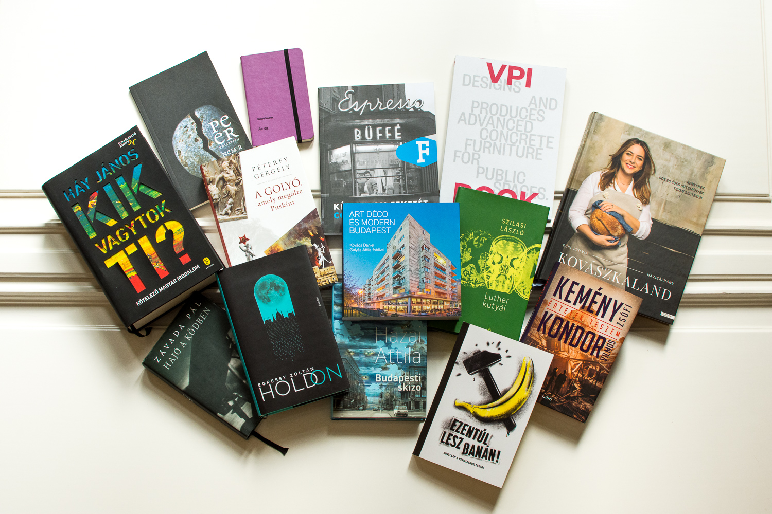 Mit olvassunk a nyaraláson?  – tucatnyinál is több kortárs magyar könyvet ajánlunk