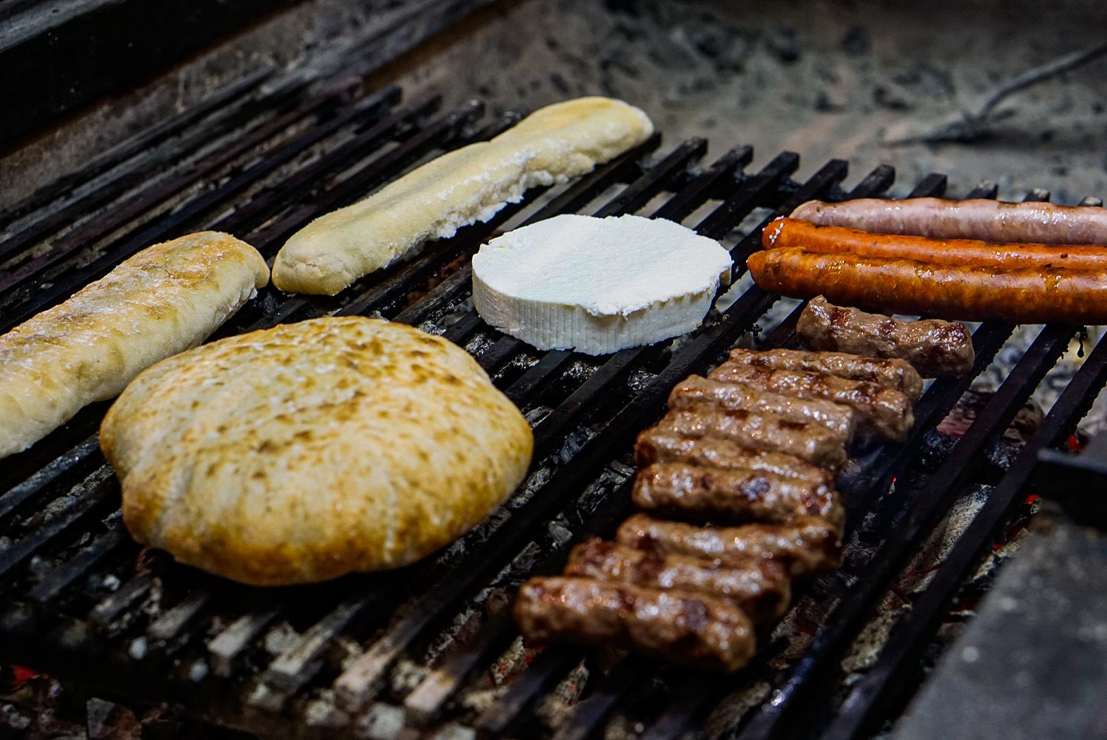 Csevap, pljeskavica, grillburgerek egyszerűen és nagyszerűen – Unkija Grill & Bar