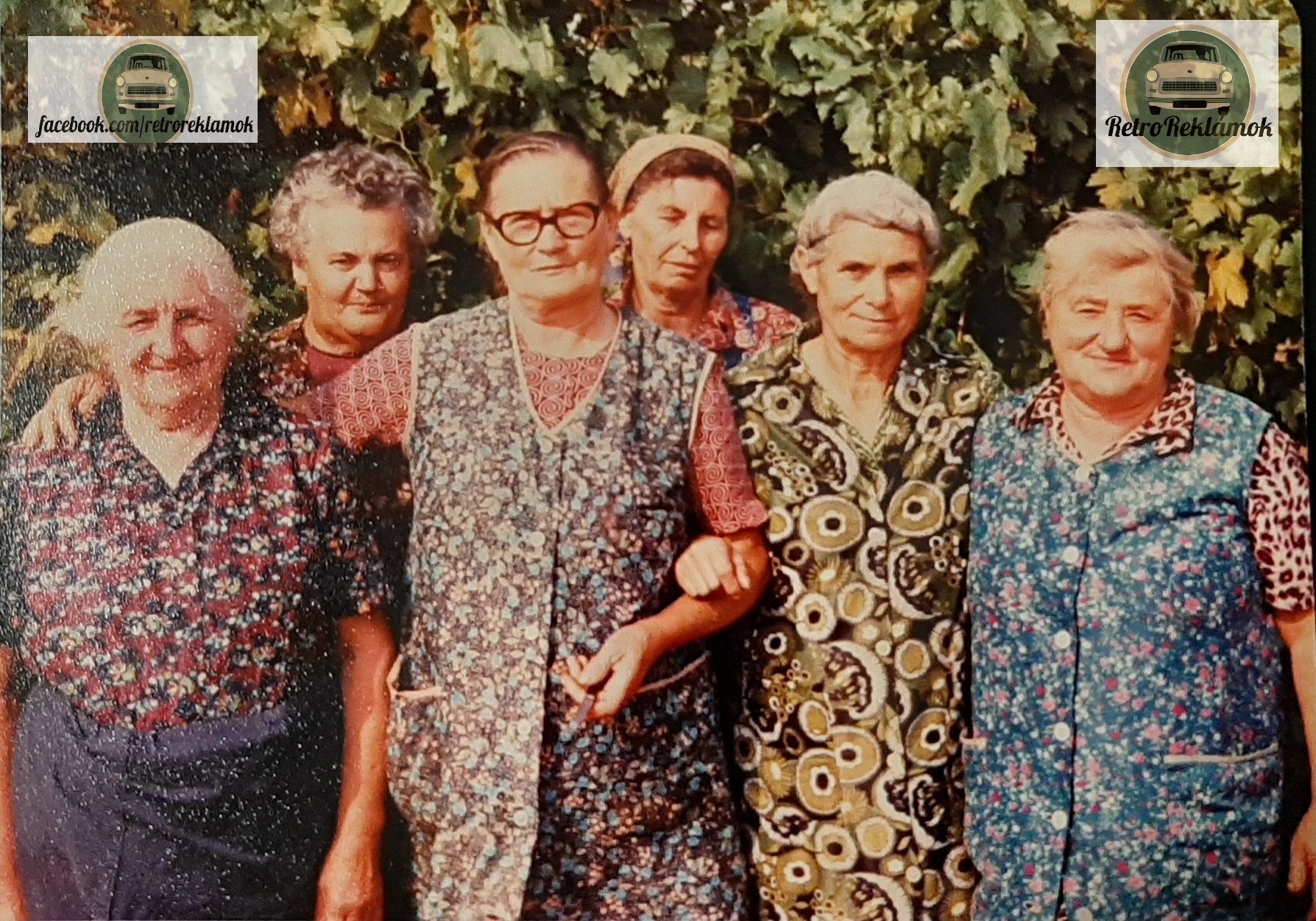 Szocialista nagymamaestélyi – Az otthonka története