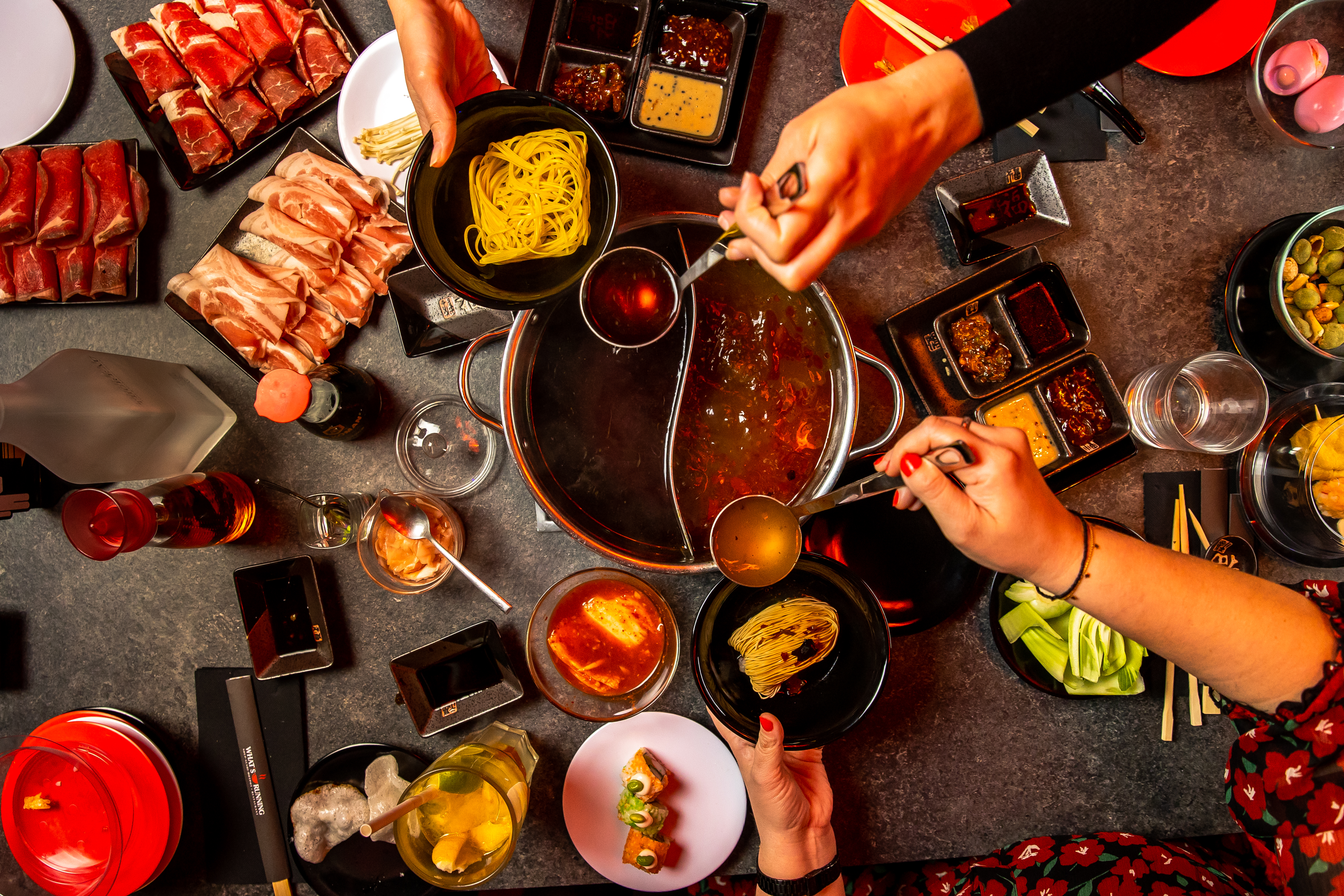 Nagy társasági vacsorákhoz ajánlunk új helyet – What’s Running leves- és hot pot étterem