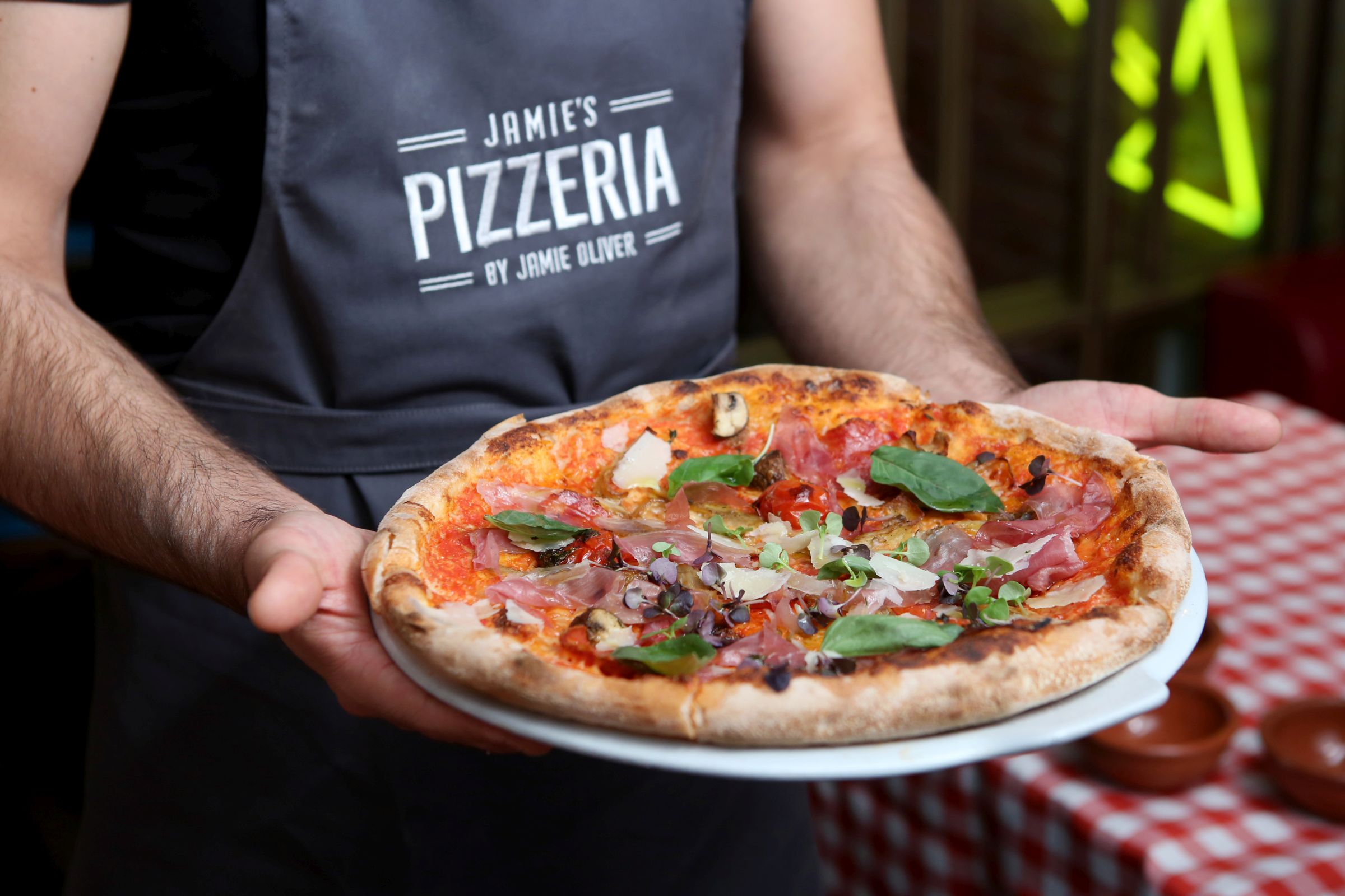 Erős konkurenciát kapnak a belvárosi pizzériák – novemberben nyílik Jamie első pizzériája Budapesten