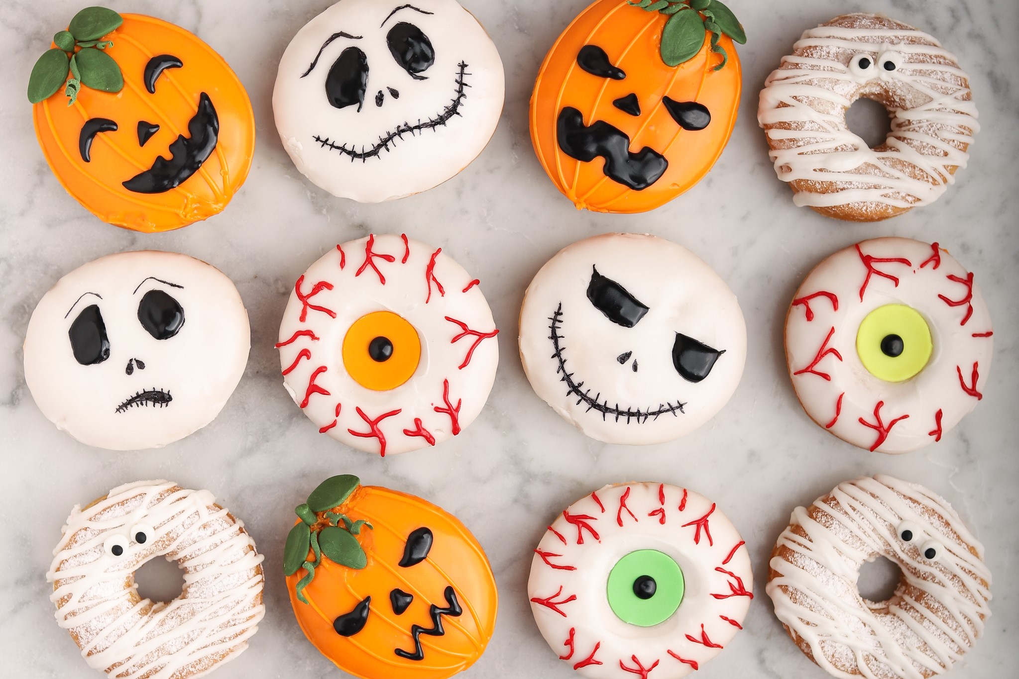 Véresen komoly halloweeni fánkokkal köszönthetjük az októbert a Cream Donuts and Shakesben