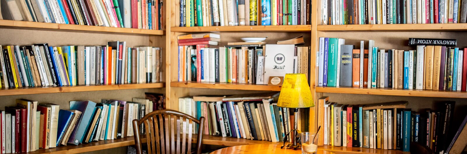 Mutatunk 7 helyet, ahol te is irodalmár lehetsz – kedvenc budapesti irodalmi kávézóink