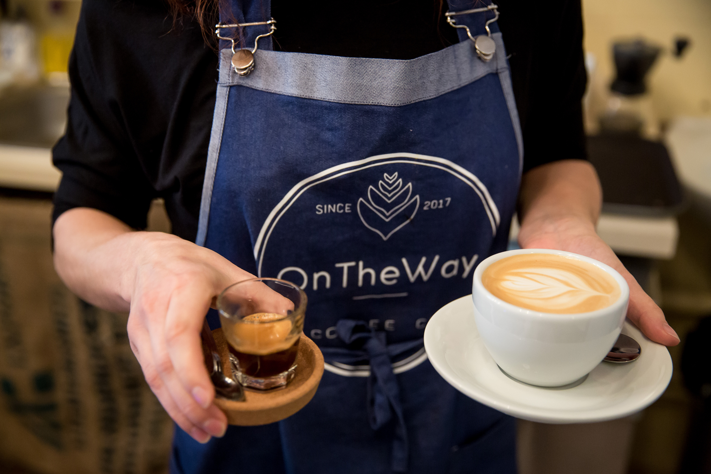 Eddig rendezvényekre szállították az újhullámos kávét, most kávézót is nyitottak – On The Way Coffee