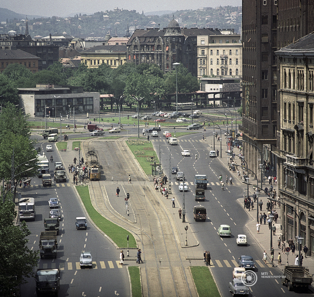 A lóvasúttól a kerékpáros sávokig – így fejlődött a budapesti közlekedés az elmúlt 100 évben