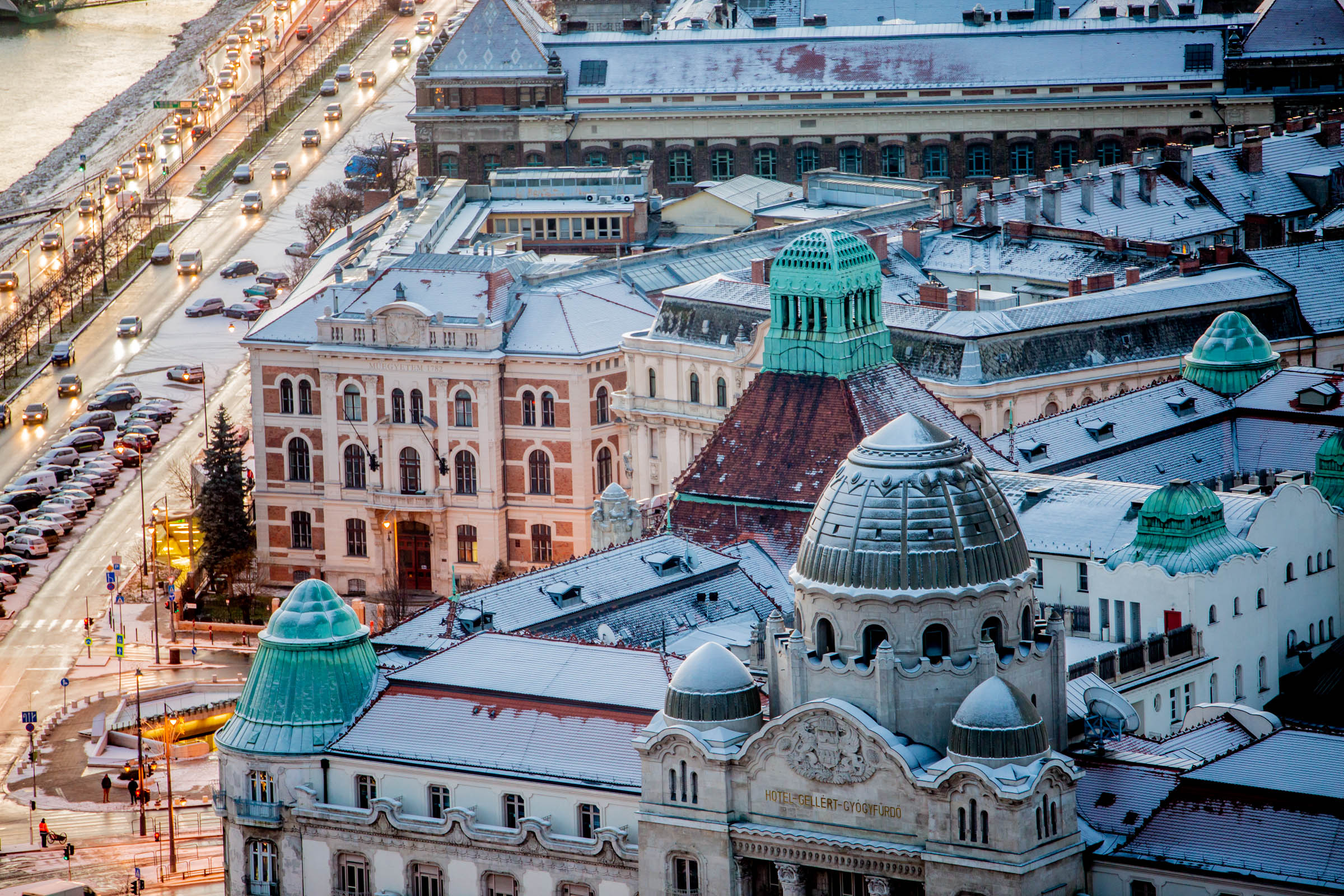 Szia december, szia tél! – Ilyen, amikor cukormáz lepi be Budapestet és környékét