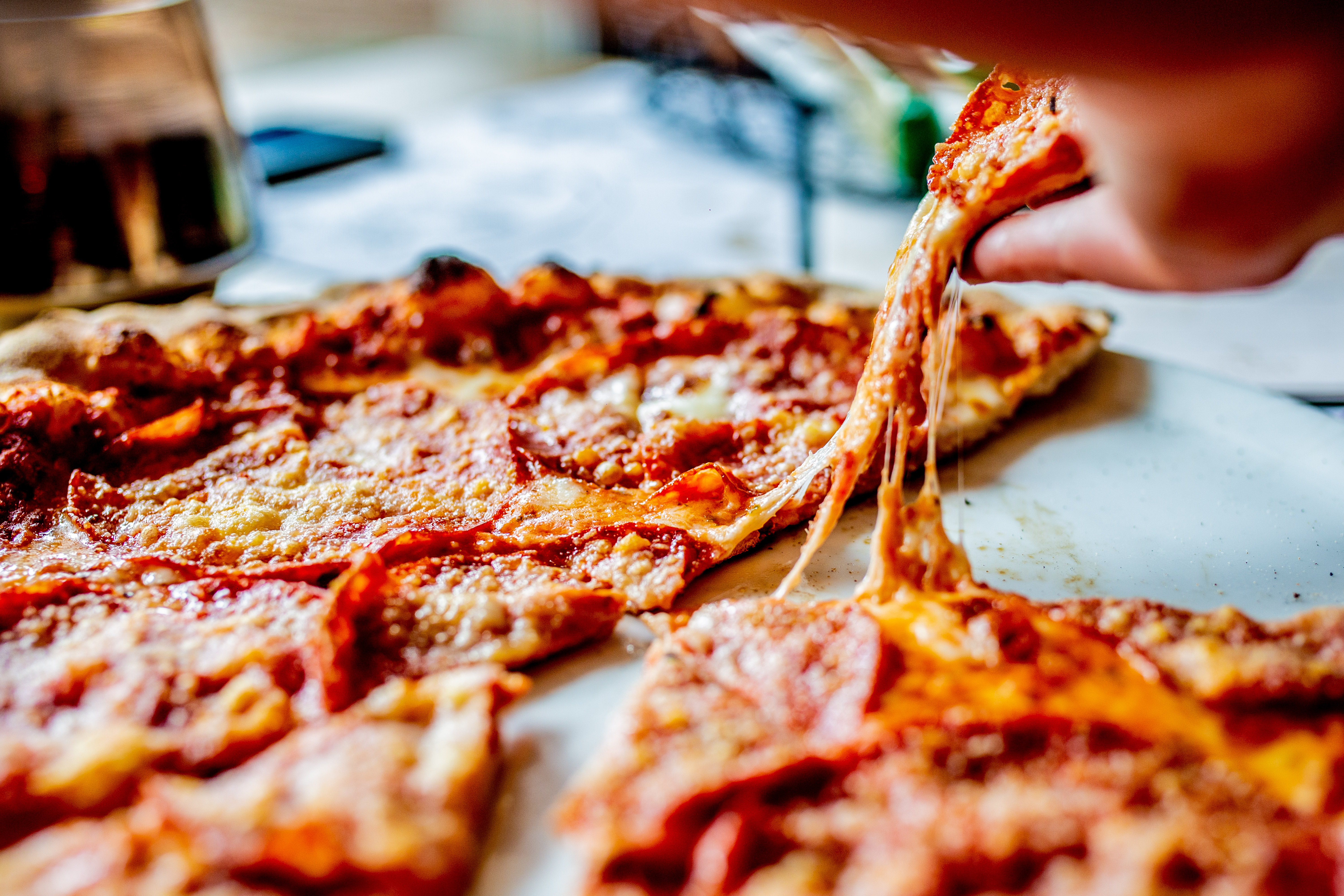 „Ez a pizza olyan, mint amit mi megszerettünk Olaszországban” – sallangmentes, szerethető olasz éttermet nyitott a Fragola a XII. kerületben