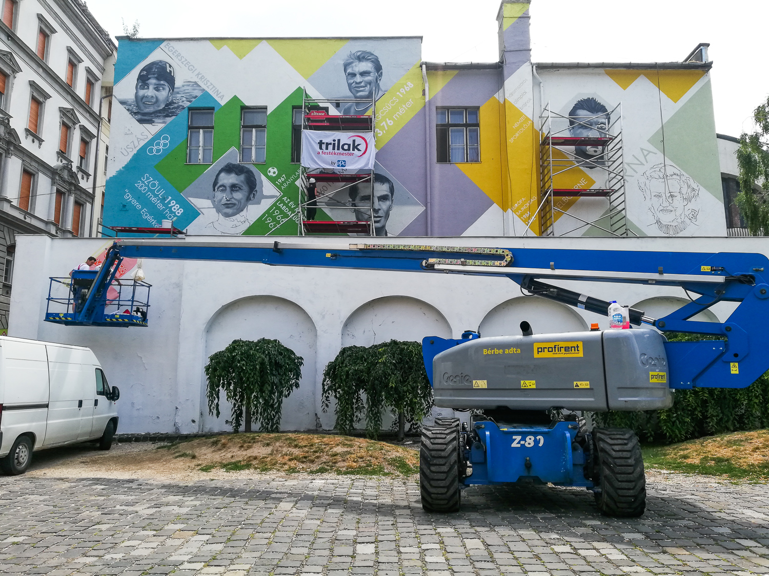 Eltűnt Budapest legelső tűzfalfestménye – 9 év után átfestették a Vasarely-képet a Kiskörúton