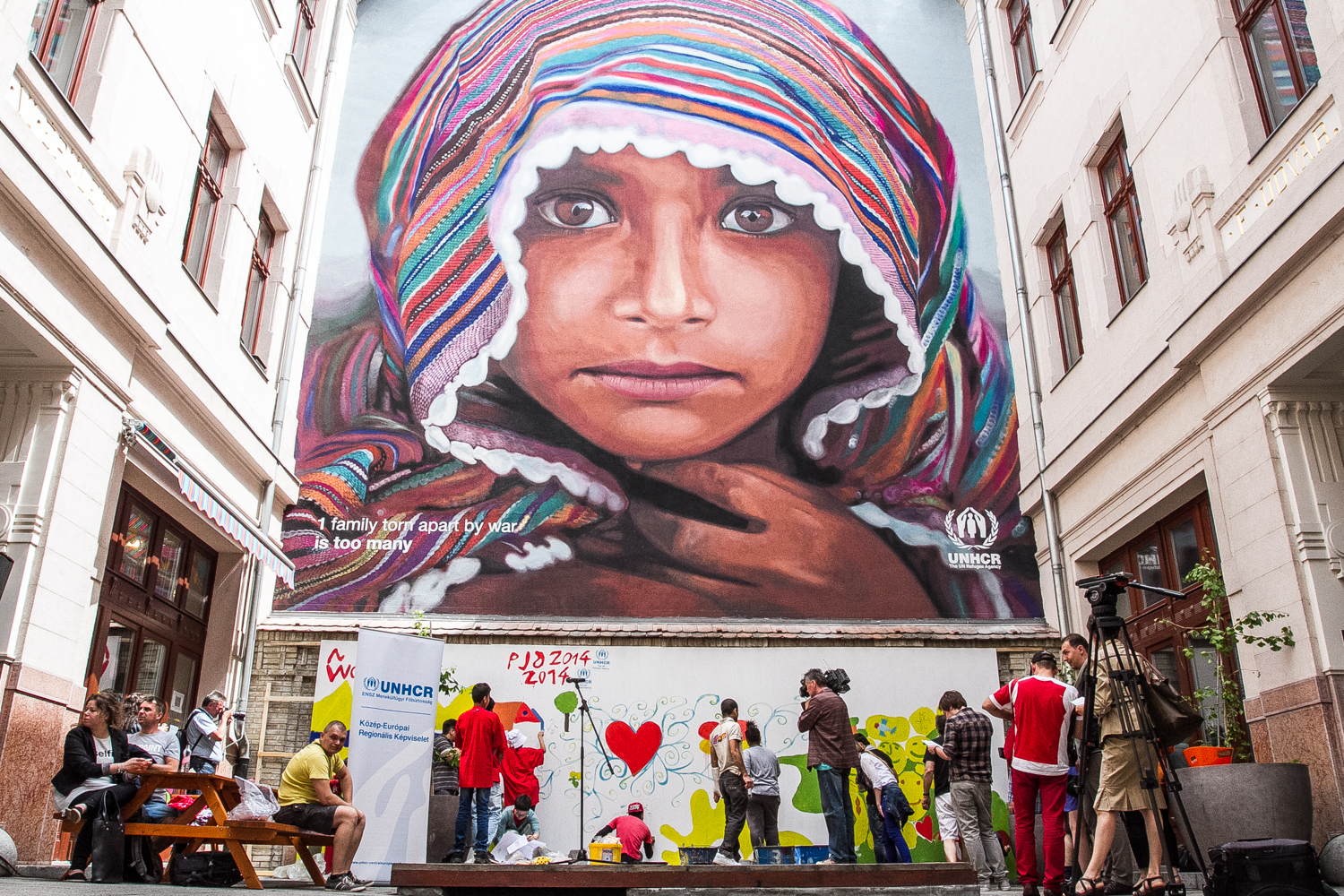 A menekültek világnapjára készült el a Neopaint új falfestménye
