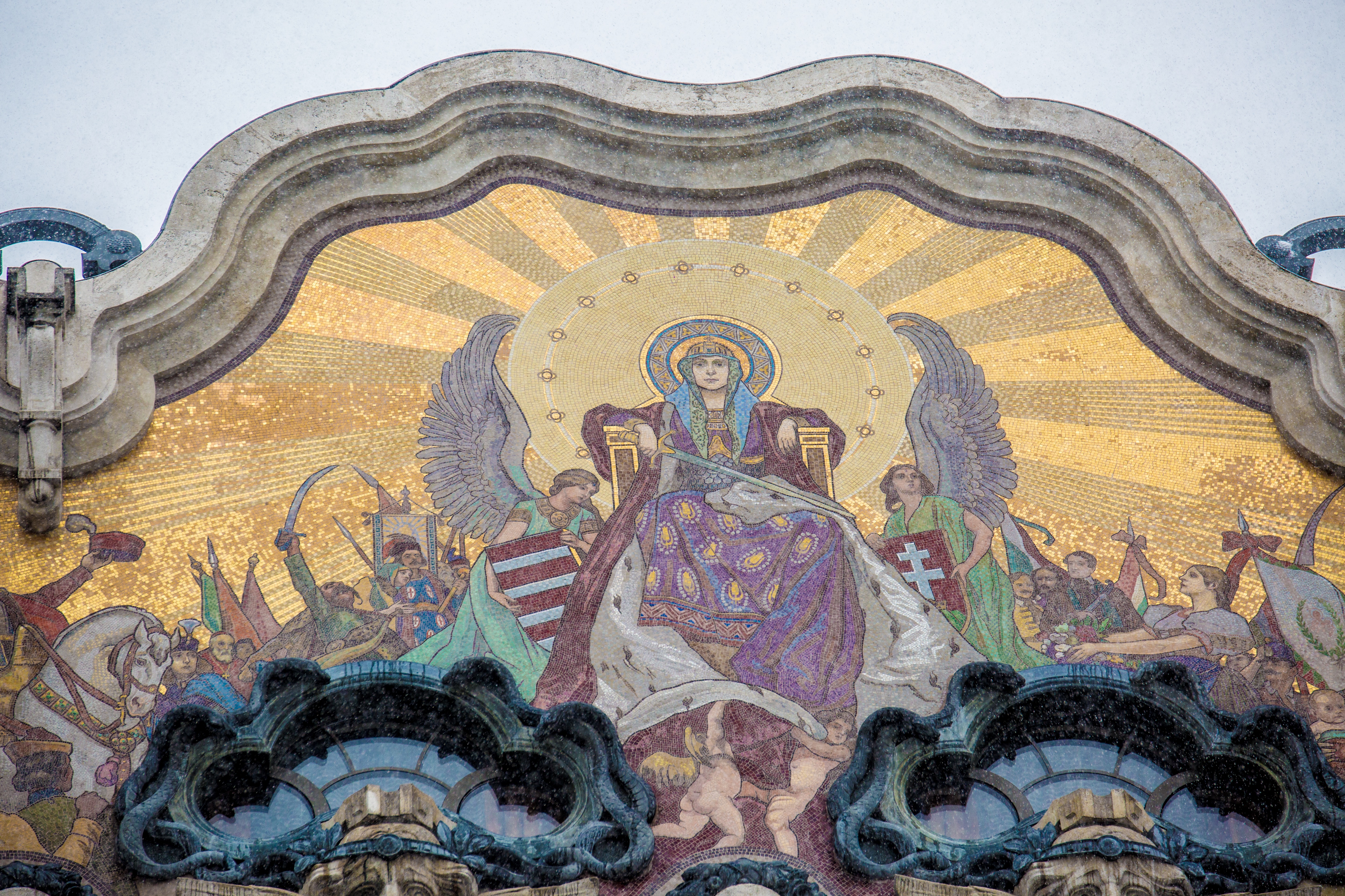 A legszebb budapesti mozaikok nyomában – Hungáriától a lovagokon át a sörkirályig