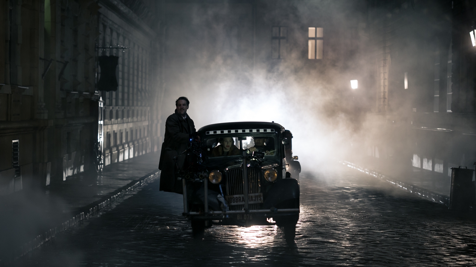 Időutazás a 30-as évekbe és egy rejtélyes bűneset – megnéztük a Budapest Noirt