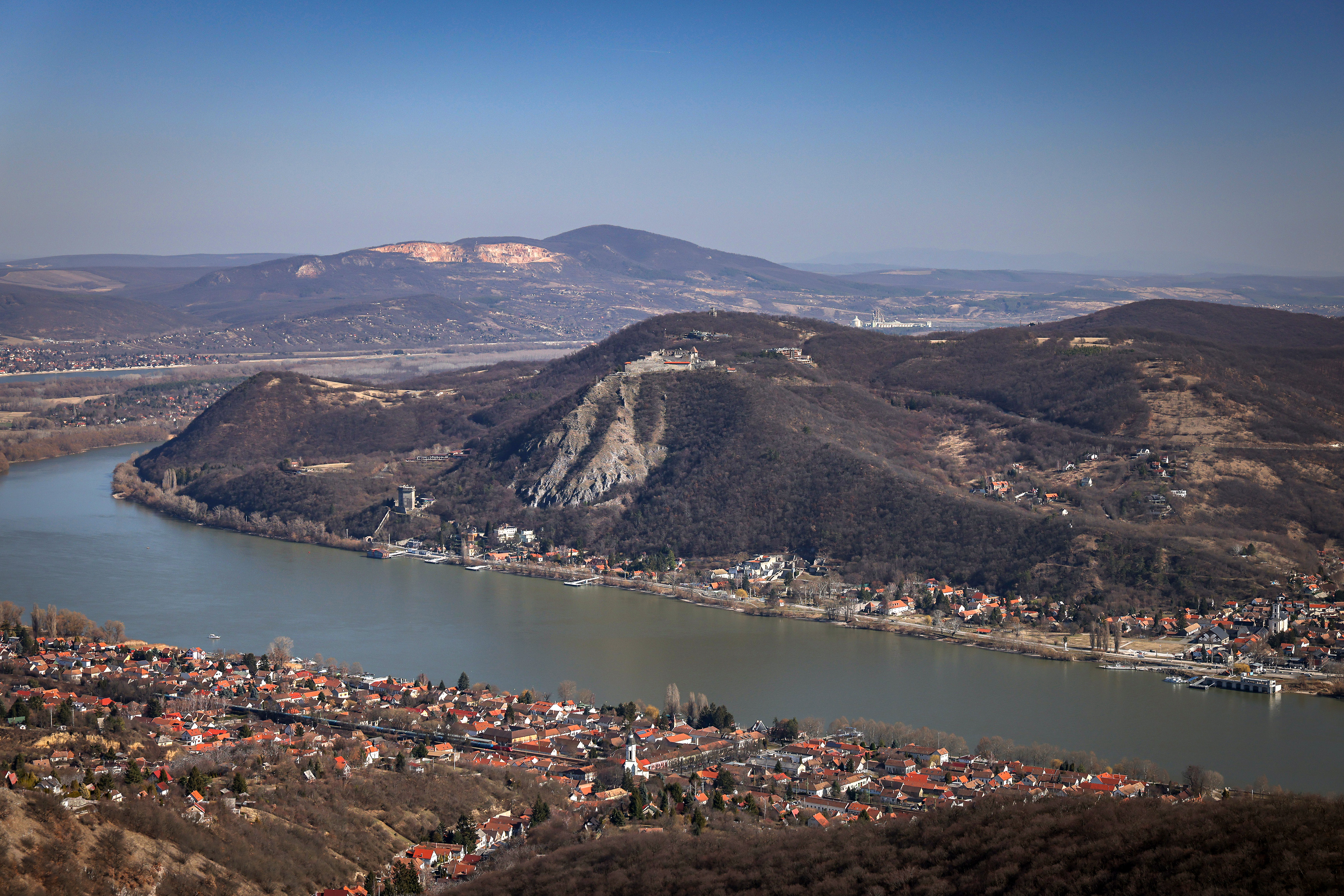 A Dunakanyar leggyönyörűbb panorámája – A Julianus-kilátó és a Hegyes-tető 
