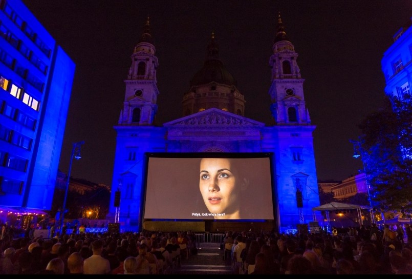 Ingyenes szabadtéri mozizás a Bazilikánál – jön a 3. Budapesti Klasszikus Film Maraton