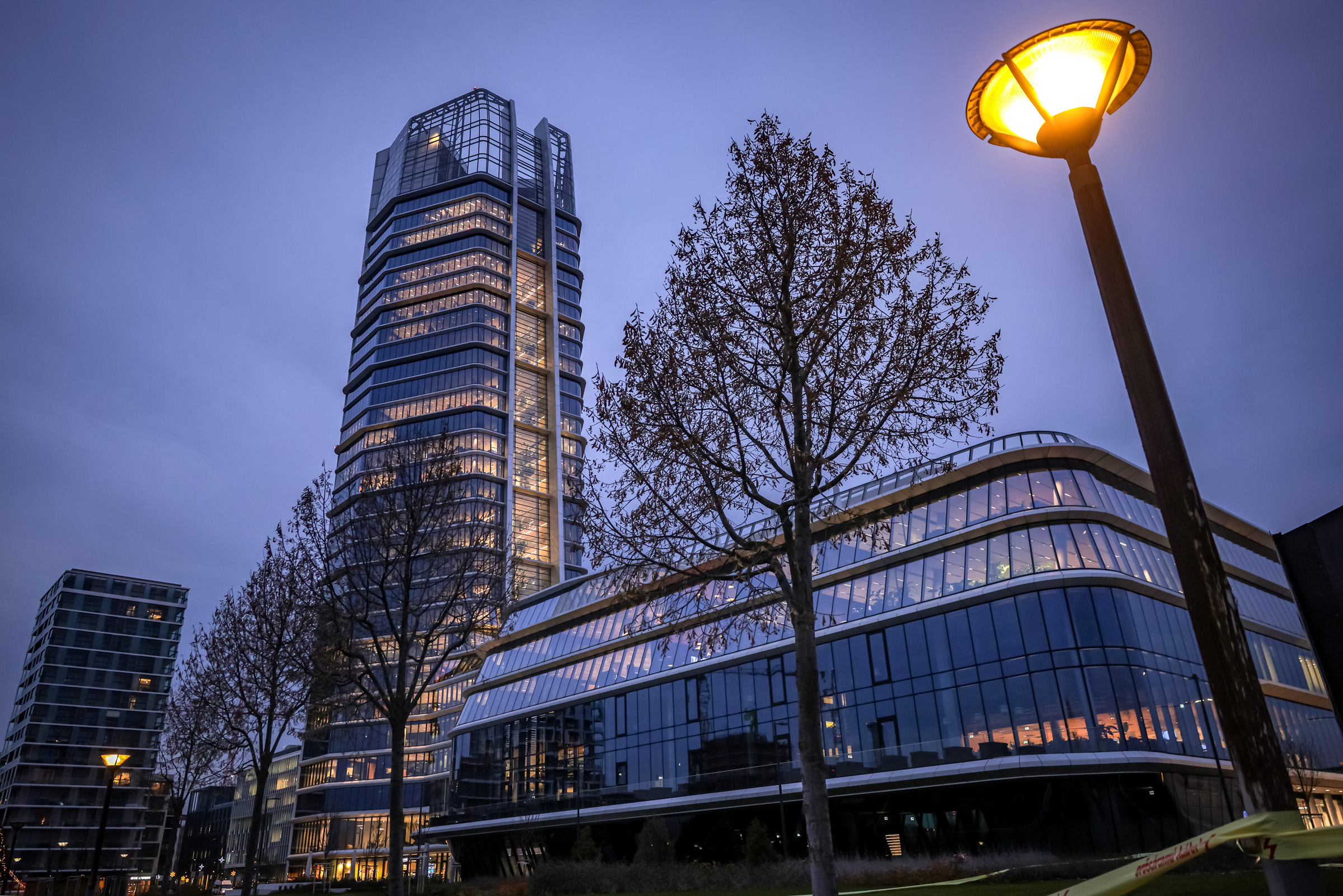 143 méter magas és 2500 dolgozó munkahelye lesz a MOL Campus – Átadták Budapest első felhőkarcolóját