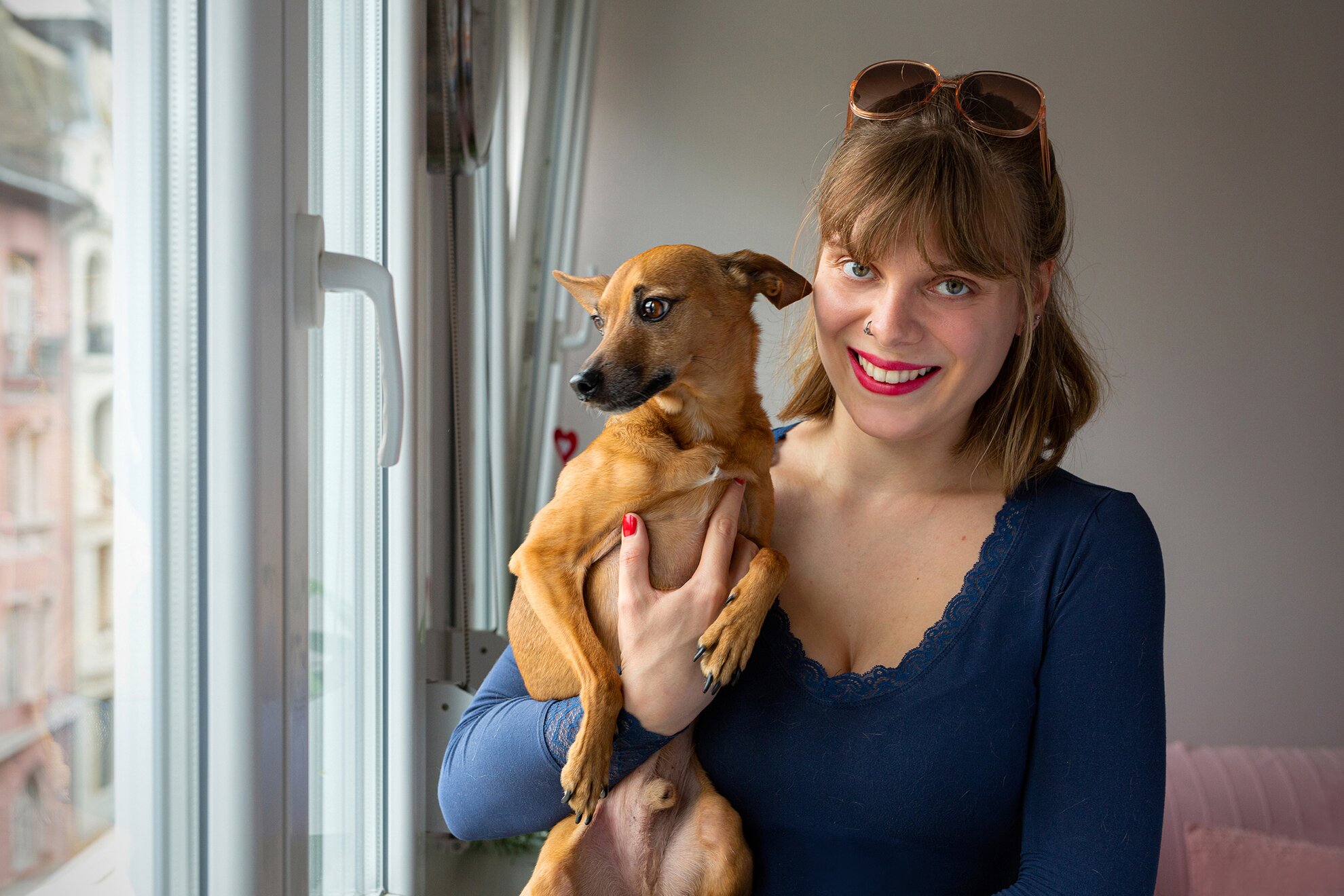 „Nagy tévhit, hogy akkor legyen kutyád, ha kertes házban laksz” – Interjú Ocztos Panka kutyakiképzővel