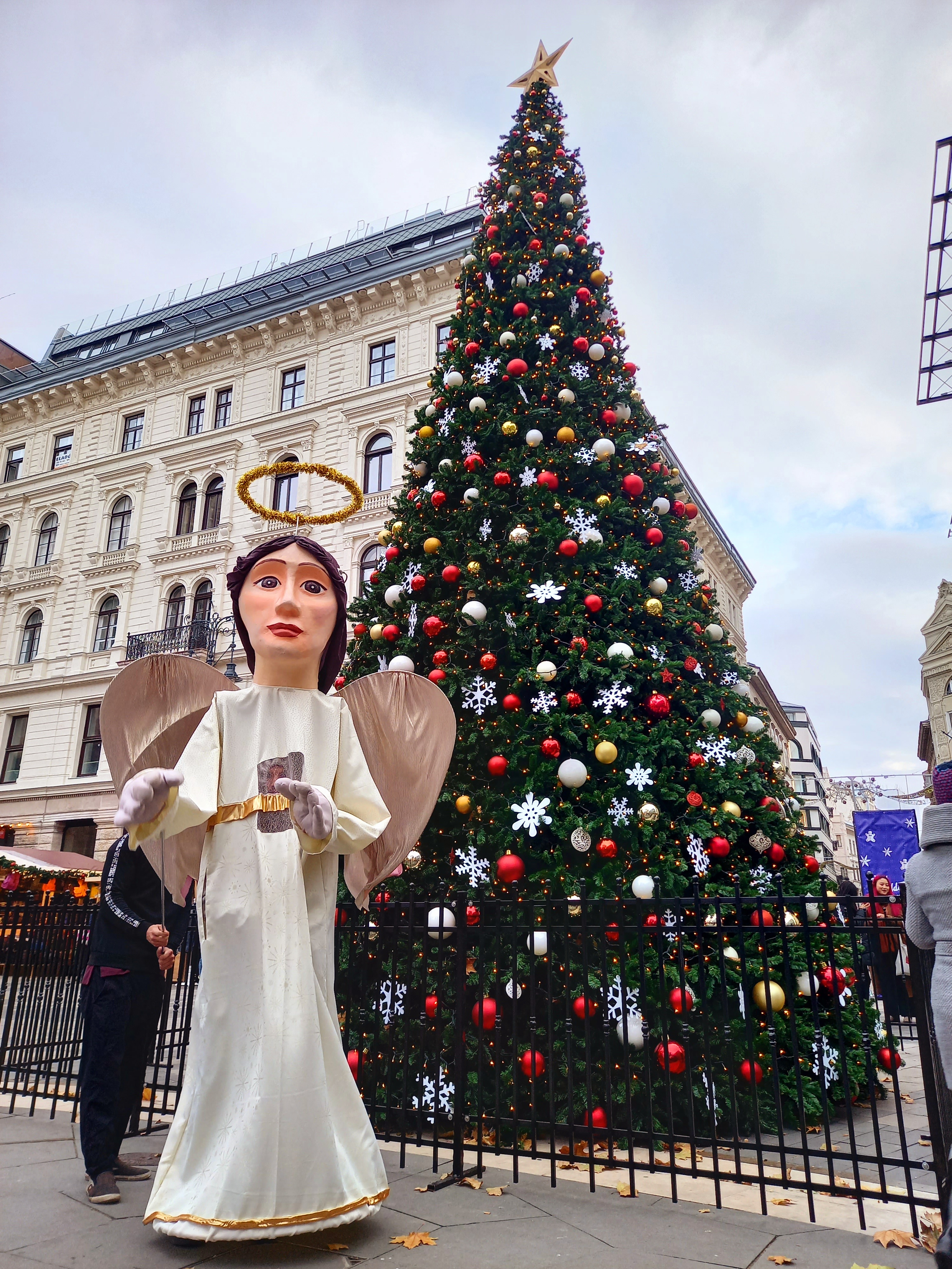 Budapest’s main Christmas market now open!