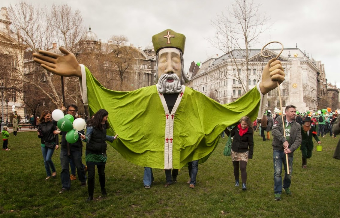 Szent Patrik napja alkalmából ma zöldbe borulnak Budapest nevezetességei