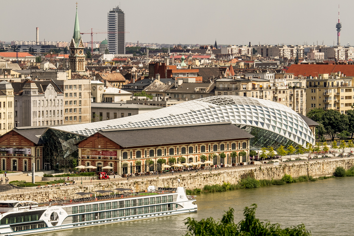 6 kortárs csupa üveg épület Budapesten, amit külföldi építész tervezett