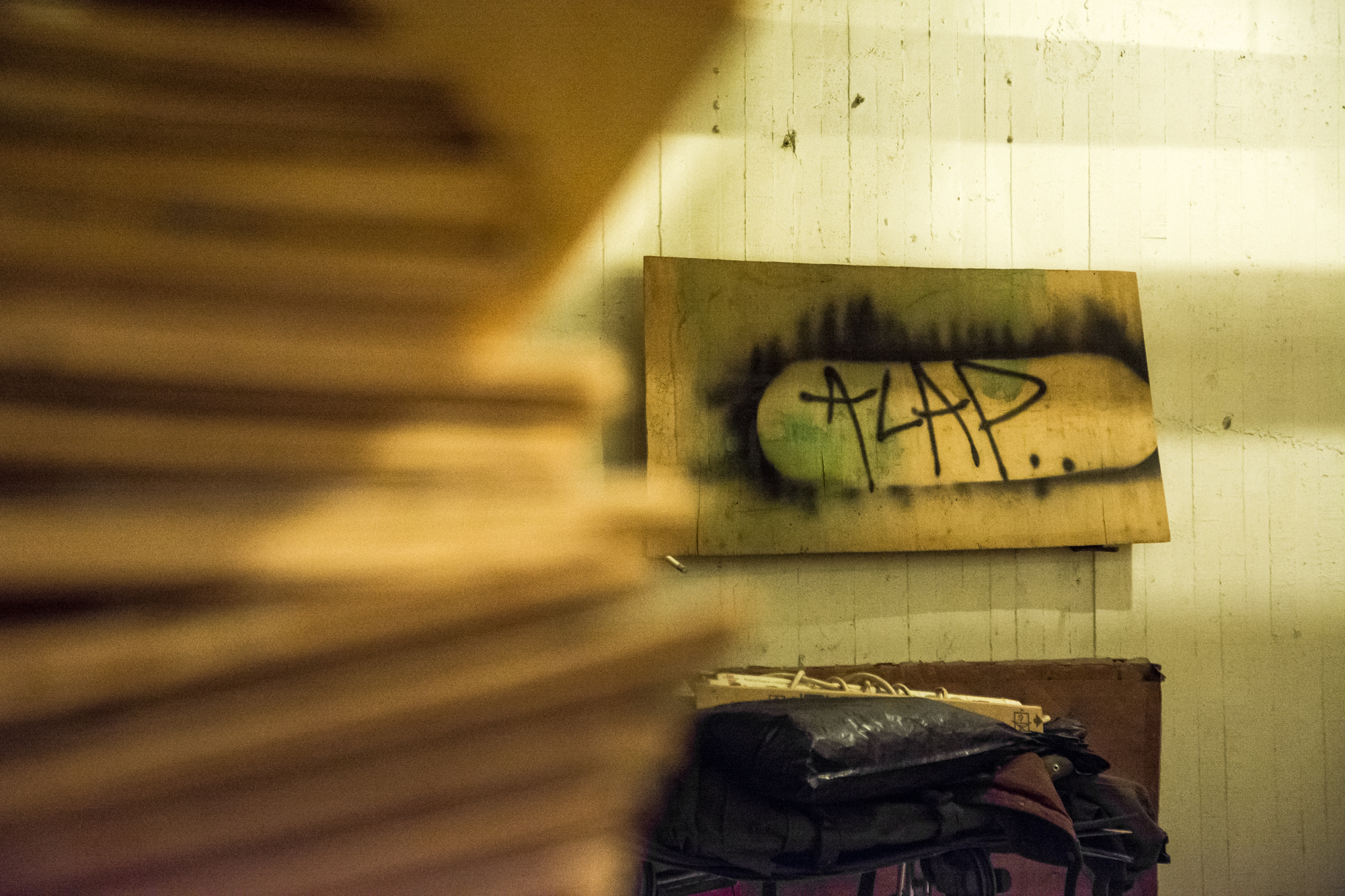 Gördeszka-manufaktúra bujkál egy zuglói panelban – ALAP Skateboards