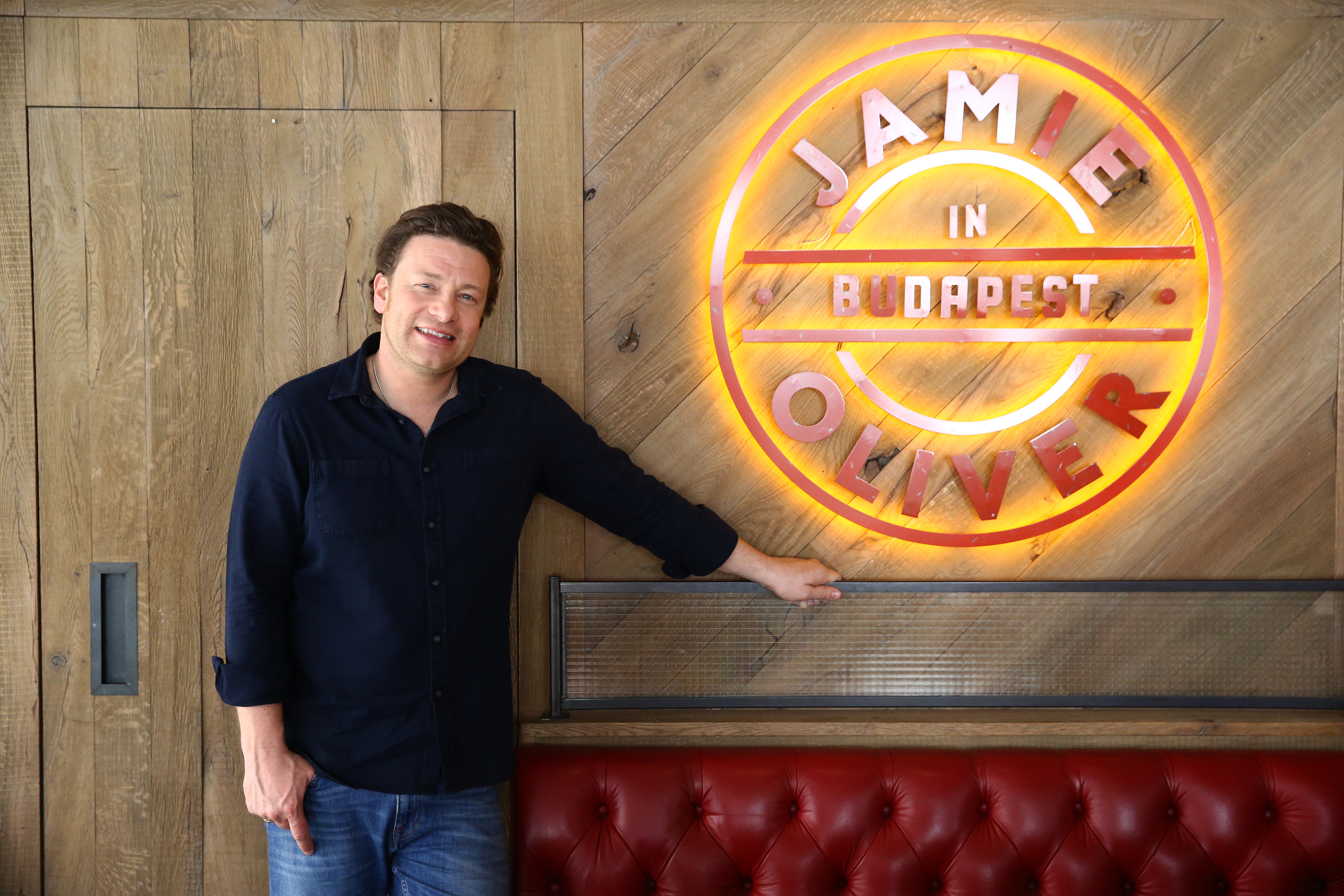 Jamie Olivert lenyűgözte a Várnegyed, és elismerően nyilatkozott a magyar szakácsokról