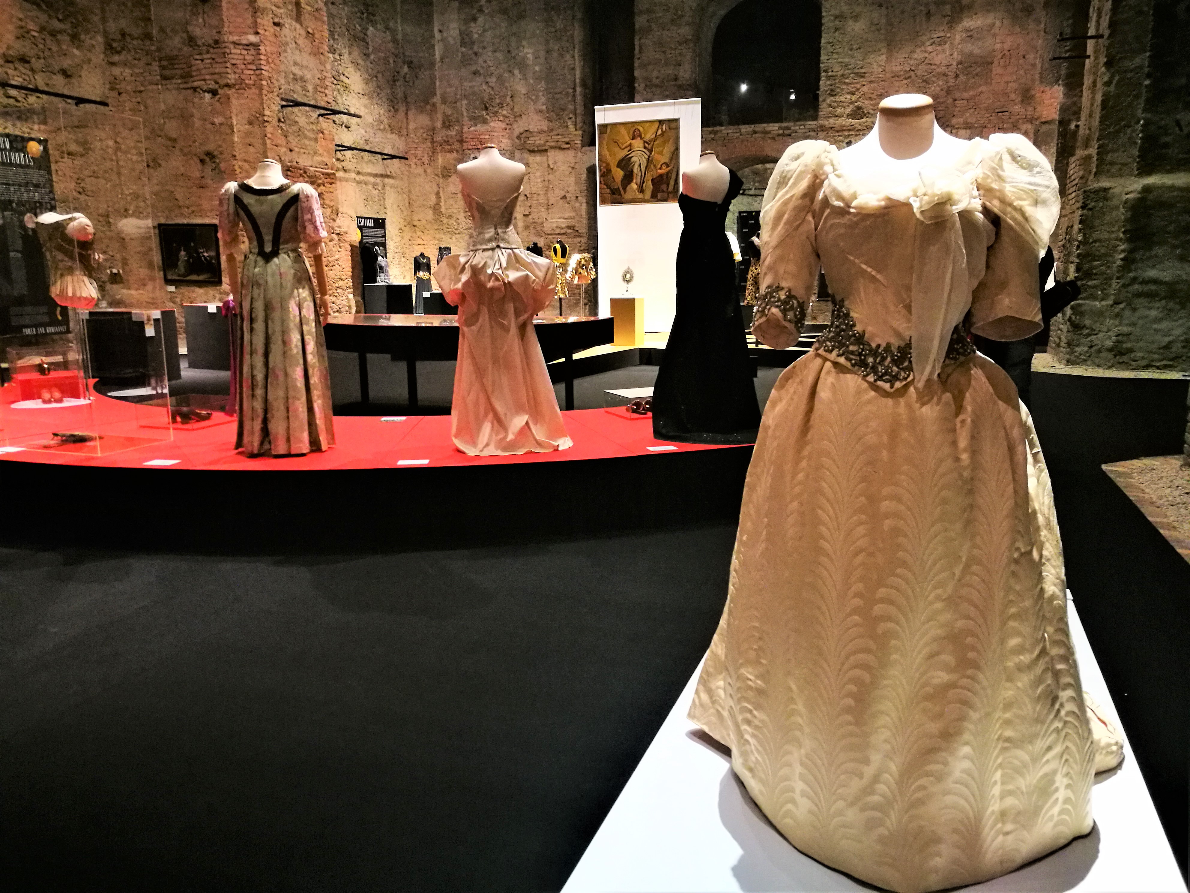Szemkápráztató showroommá változott a Kiscelli Múzeum templomtere