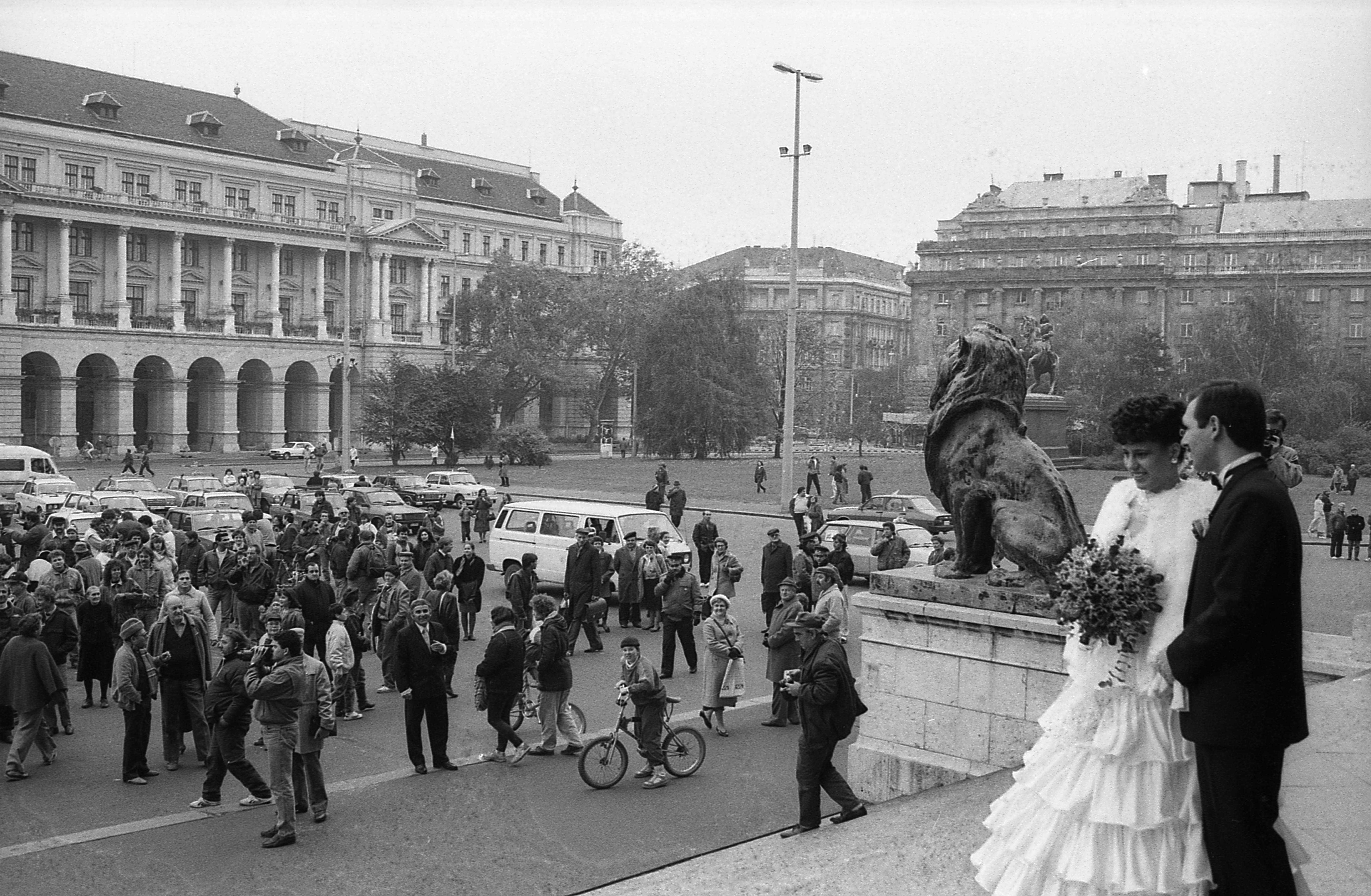 Felújítják a Kossuth tér legrégebbi palotáját, de közben félig lebontják