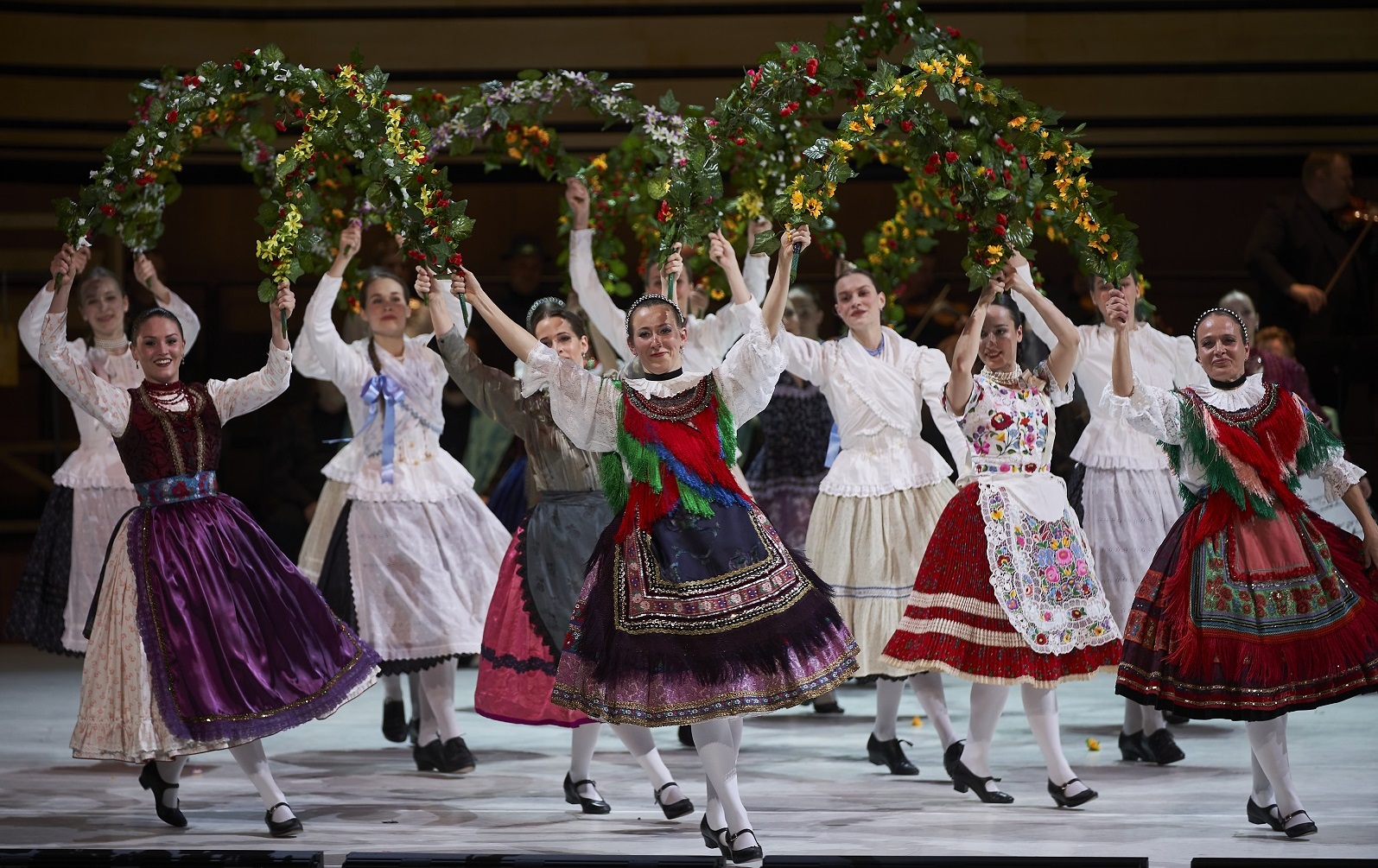Kivirágzott keresztfája – A Magyar Állami Népi Együttes táncjátékkal készül a húsvétra