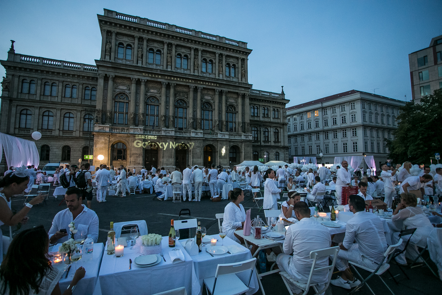 Másodszorra is Budapestre érkezik a világ legtitkosabb vacsorája, a Diner en Blanc