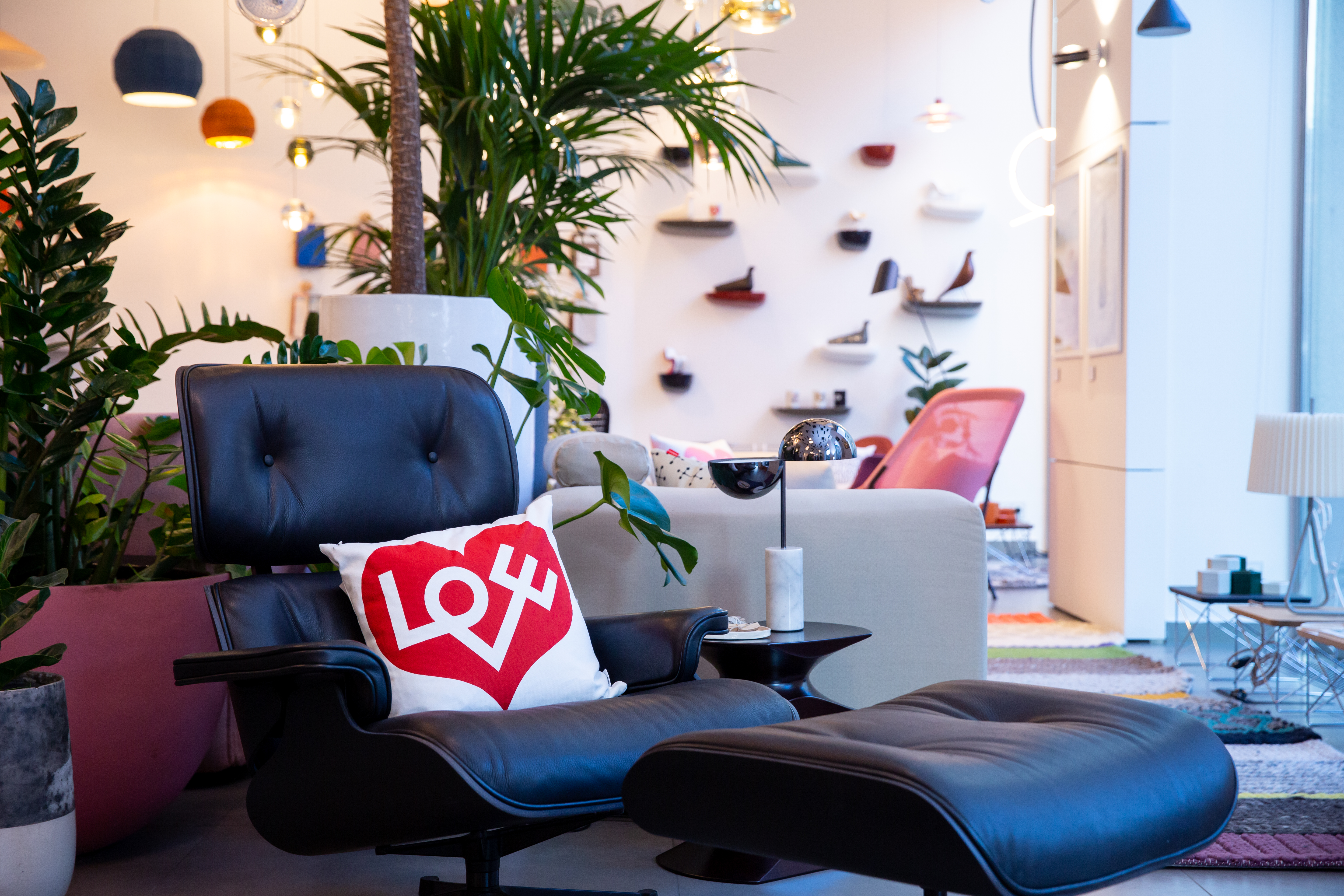 Egy izgalmas márka izgalmas darabjai – Vitra Concept Store nyílt a Solinfóban