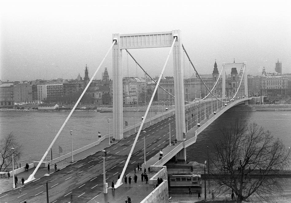 Világszenzációnak számító mérnöki bravúrral épült meg – Az Erzsébet híd története