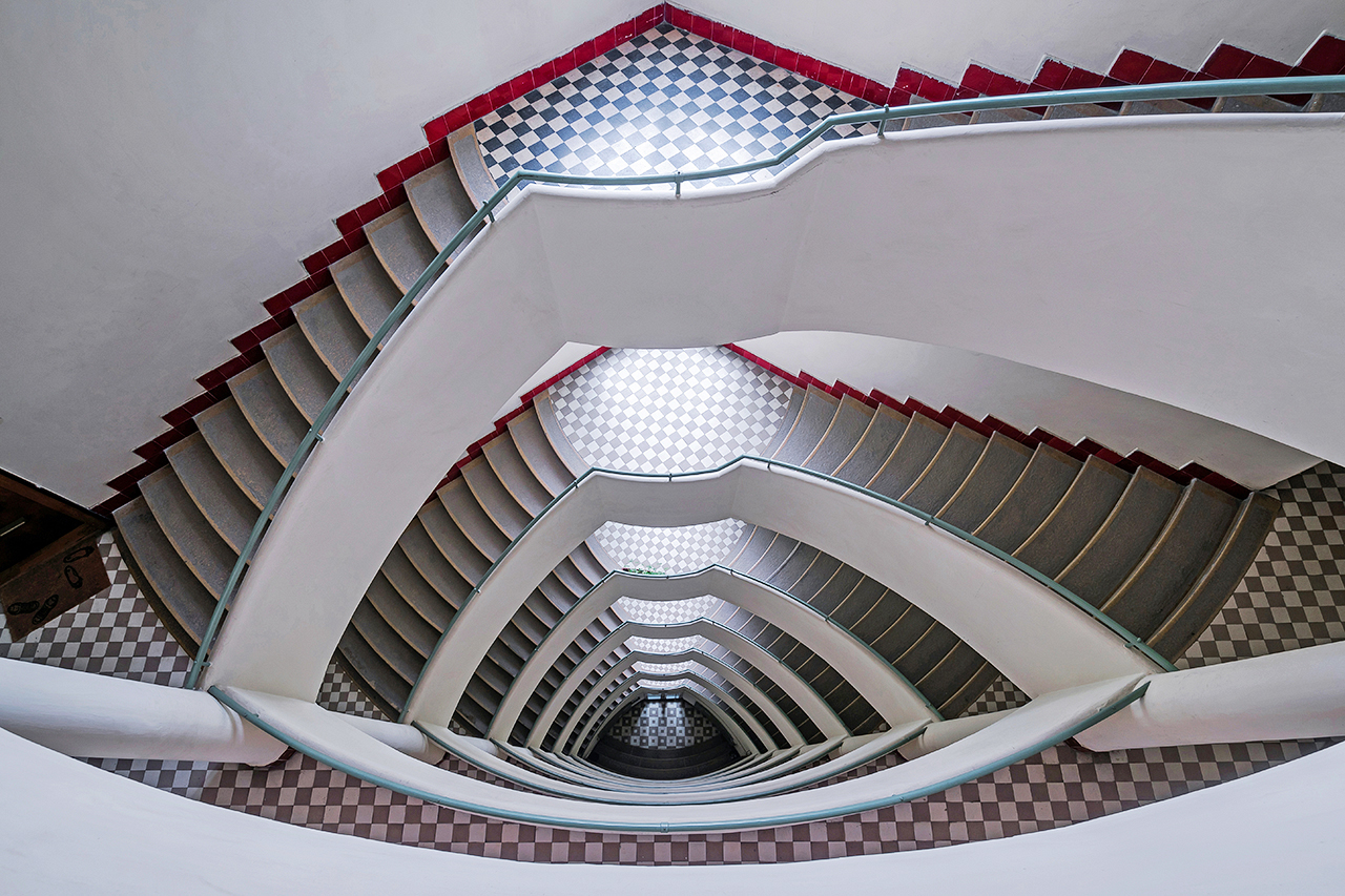 Fényűző, bohém és szokatlan lépcsőházak Budapesten – Heti képgaléria (11. rész)